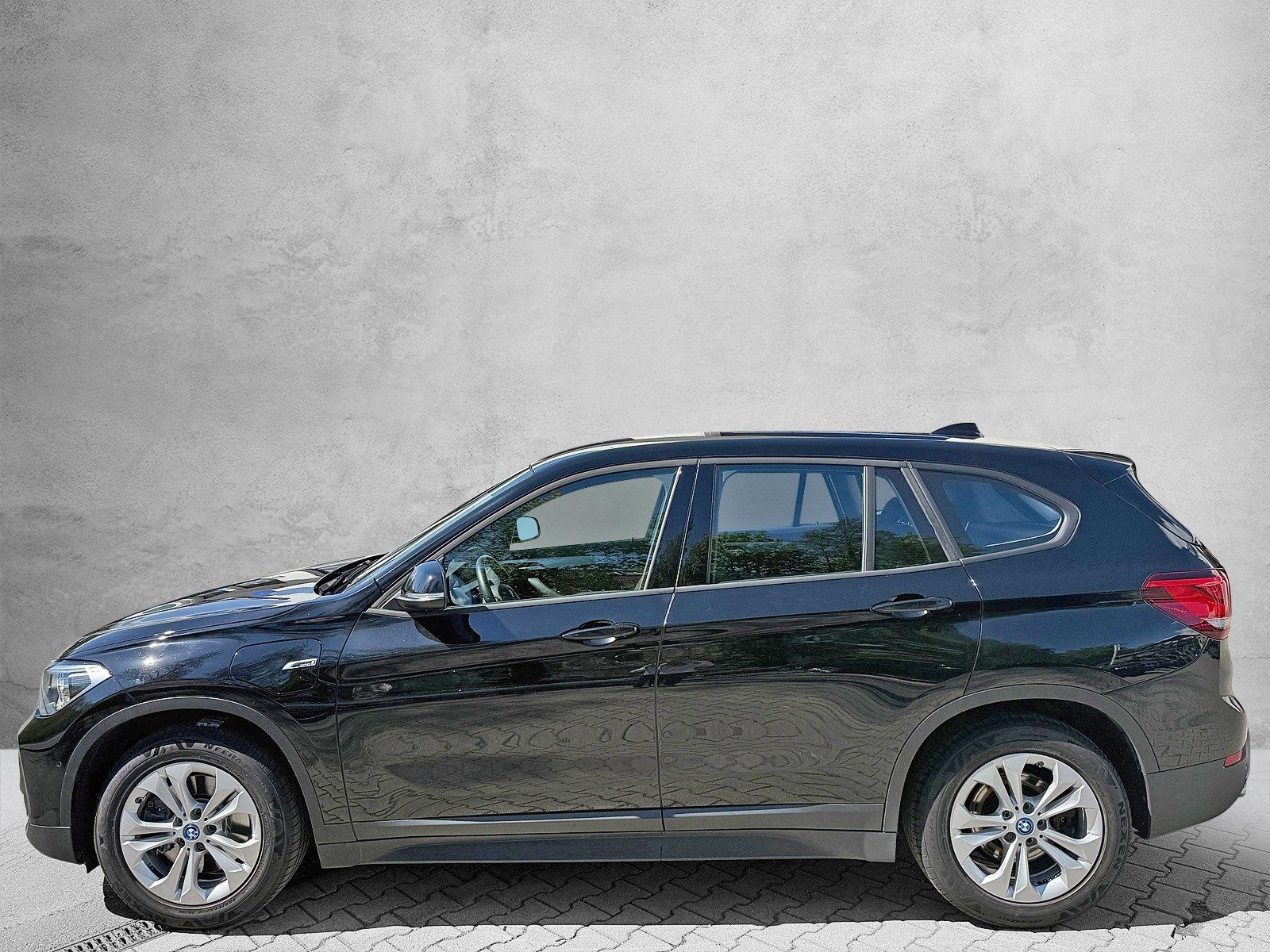 BMW X1 xDrive25e - Samsaru's Car Outlet