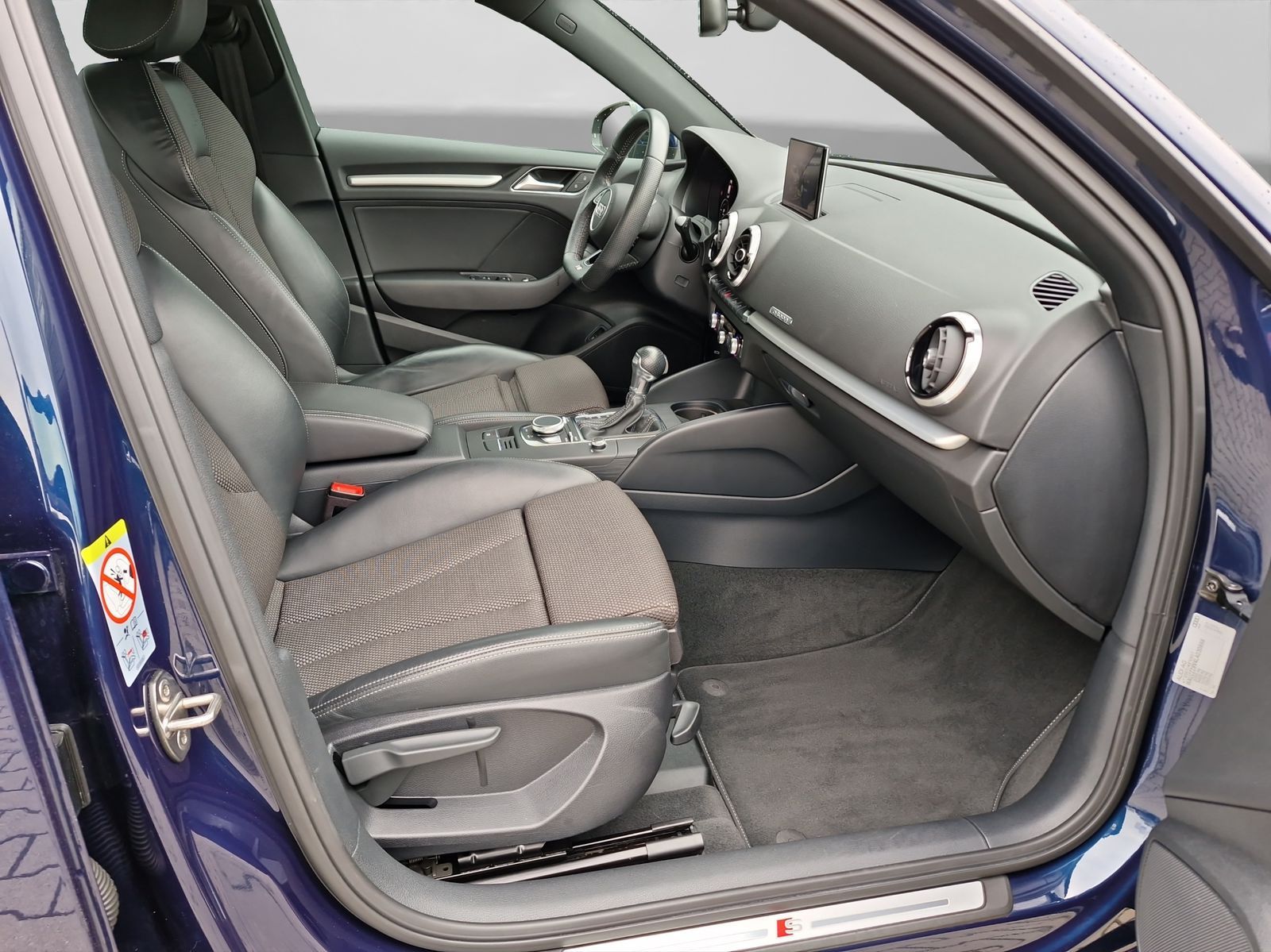 Audi A3 Sportback 40 TFSI e-tron S line - Samsaru's Car Outlet