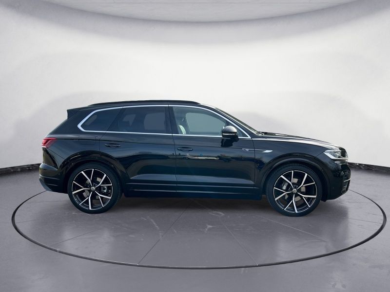 Volkswagen Touareg 3.0 TDI R-LINE - Samsaru's Car Outlet