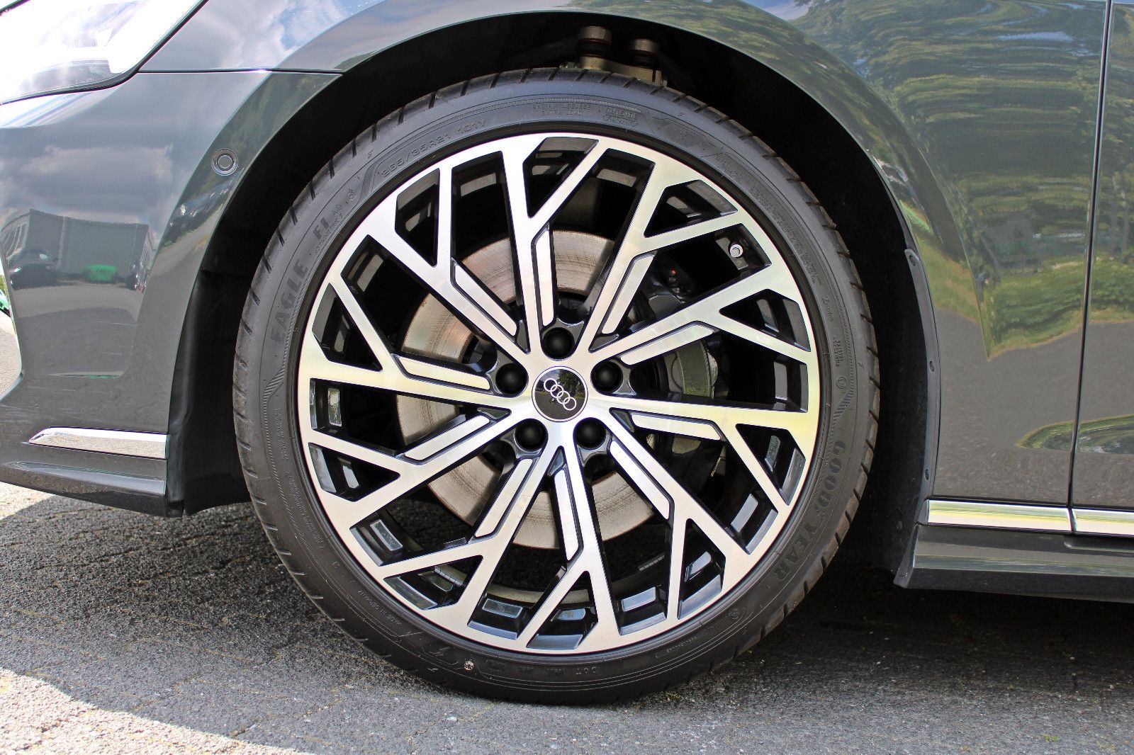 Audi A8 55TFSI quattro - Samsaru's Car Outlet