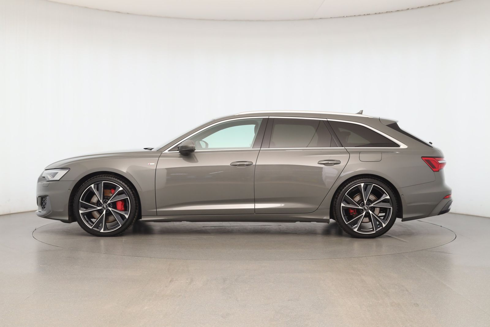Audi A6 Avant 55 TFSI e quattro S line AHK