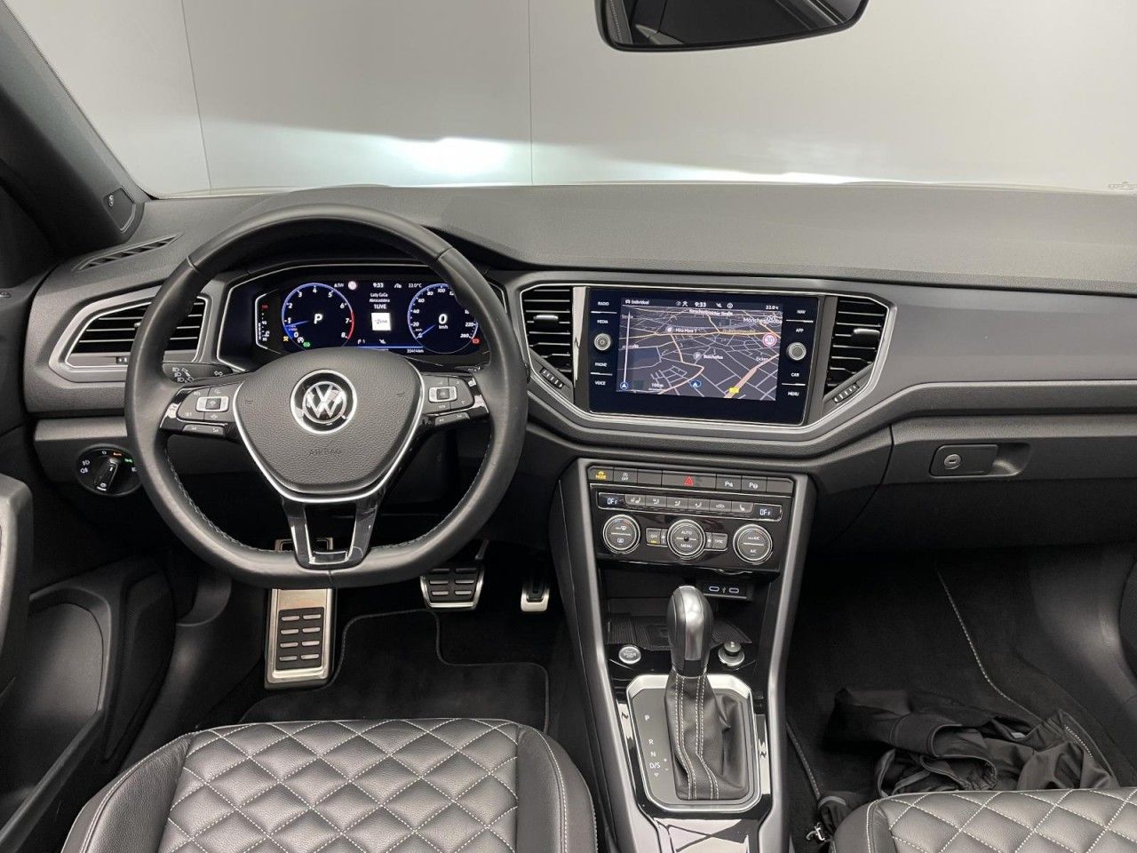 Volkswagen T-Roc 1.5 TSI DSG R-Line - Samsaru's Car Outlet