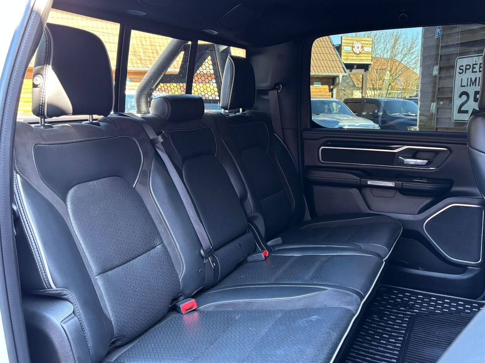 Dodge RAM 1500 Laramie 5.7L 12Zoll Display 4x4 LPG AHK