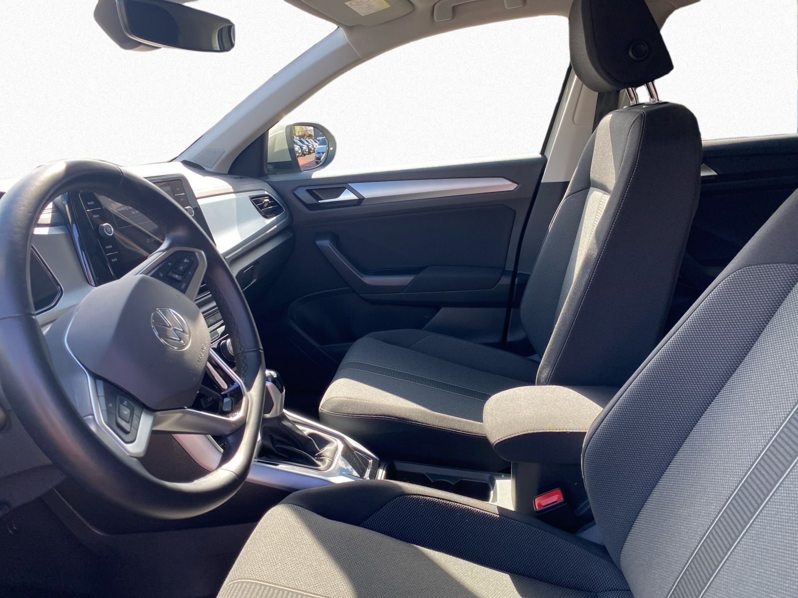 Volkswagen T-Roc 1.5 TSI DSG Life - Samsaru's Car Outlet