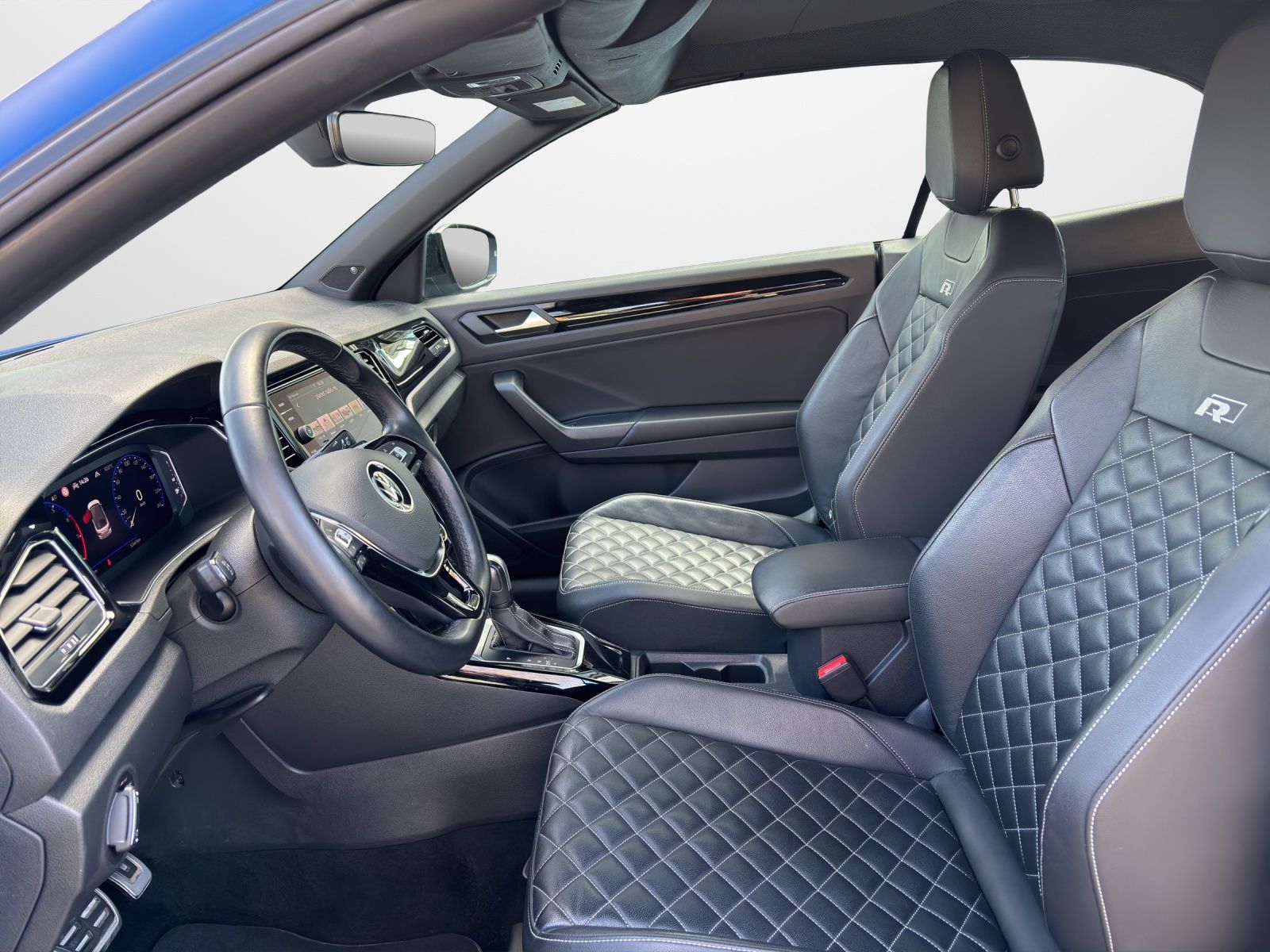 Volkswagen T-Roc 1.5 TSI DSG R-Line - Samsaru's Car Outlet