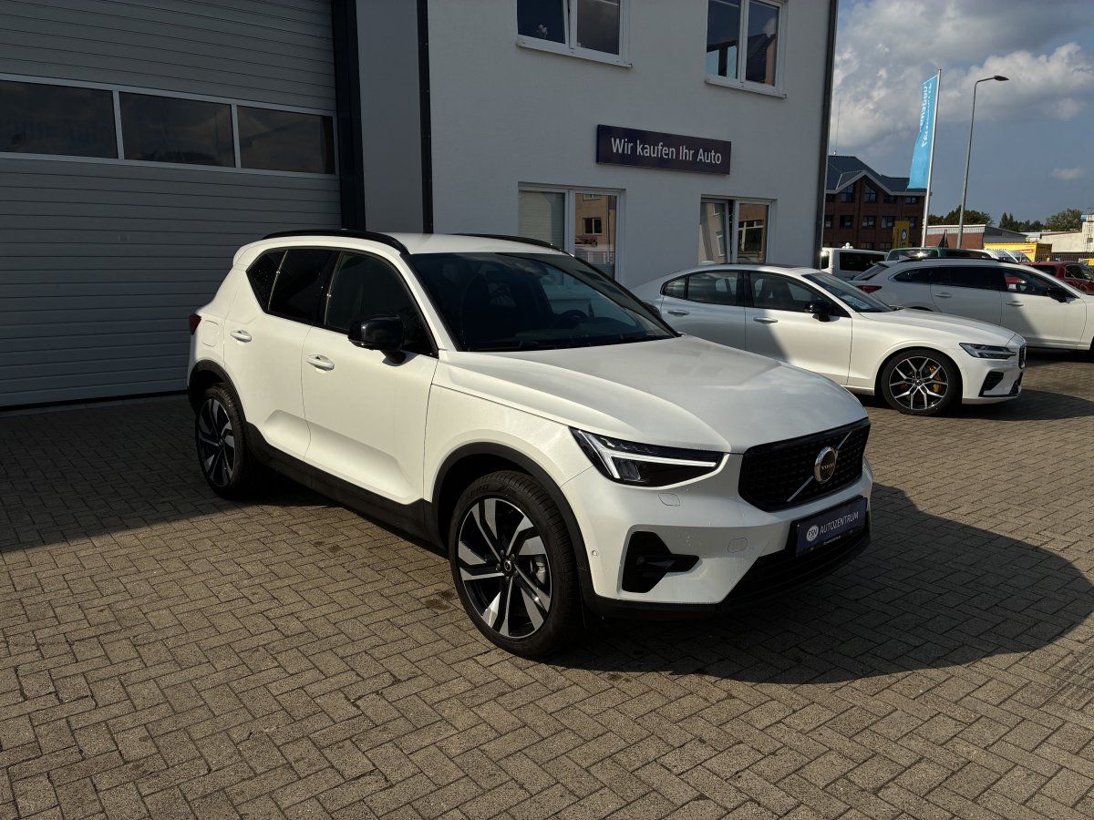 Volvo XC40 B4 Plus Dark AHK LED 360° 8-fach