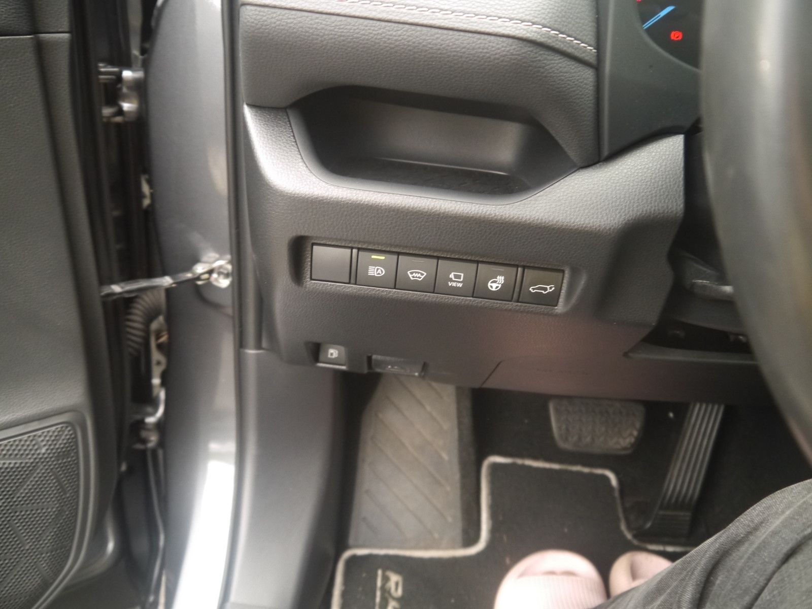Toyota RAV 4 RAV4 Hybrid 4x4 Lounge - Samsaru's Car Outlet