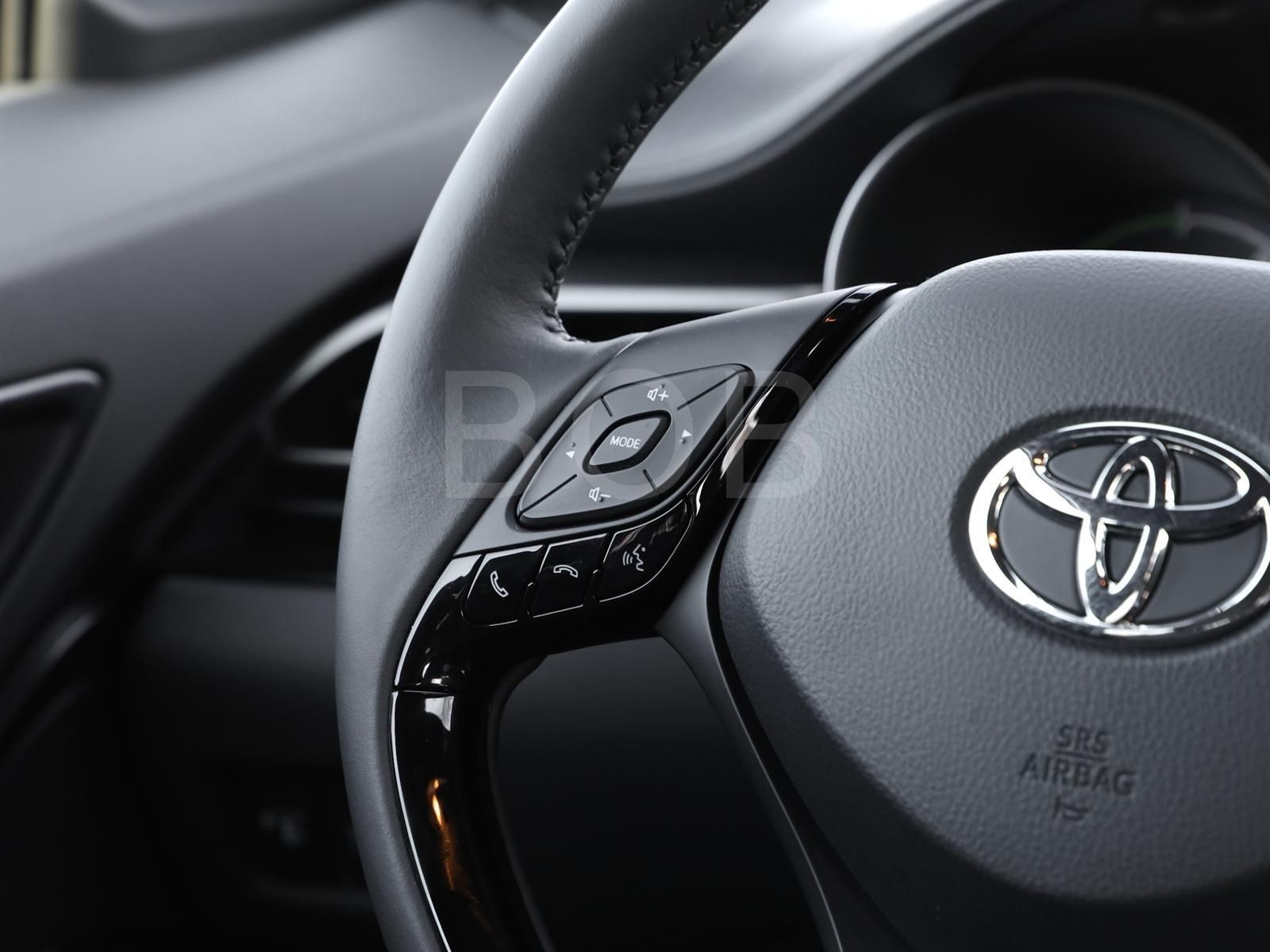 Toyota C-HR 2.0 Hybrid Team - Samsaru's Car Outlet