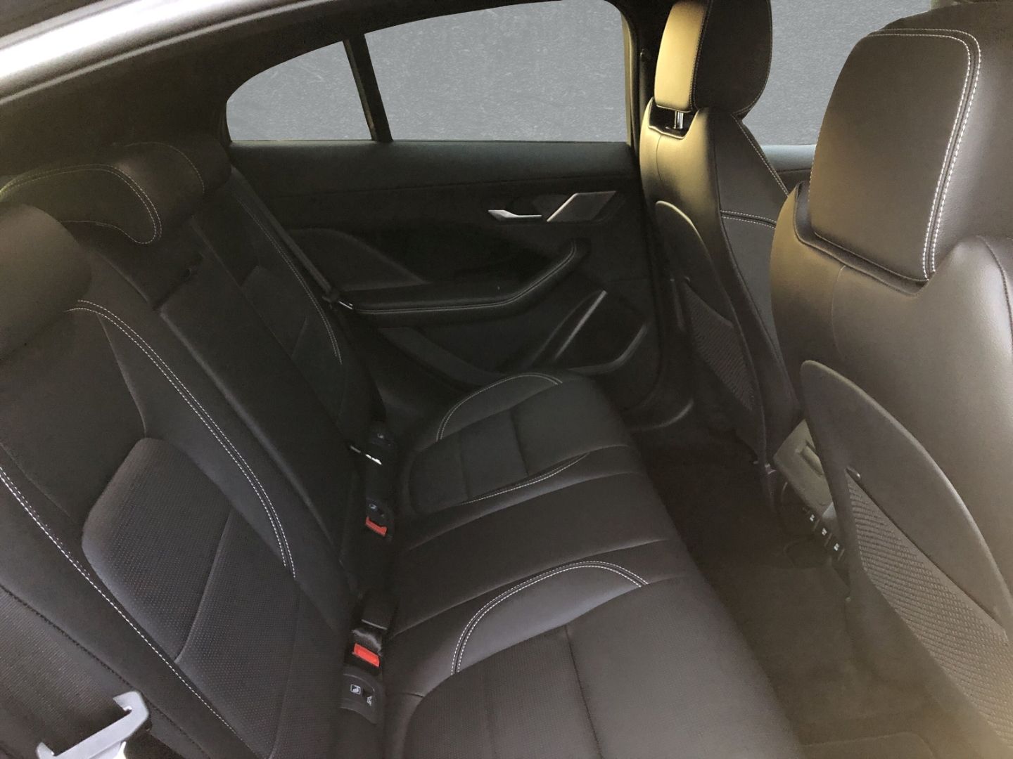 Jaguar I-Pace EV400 AWD R-Dyn. SE Winter Paket Panorama