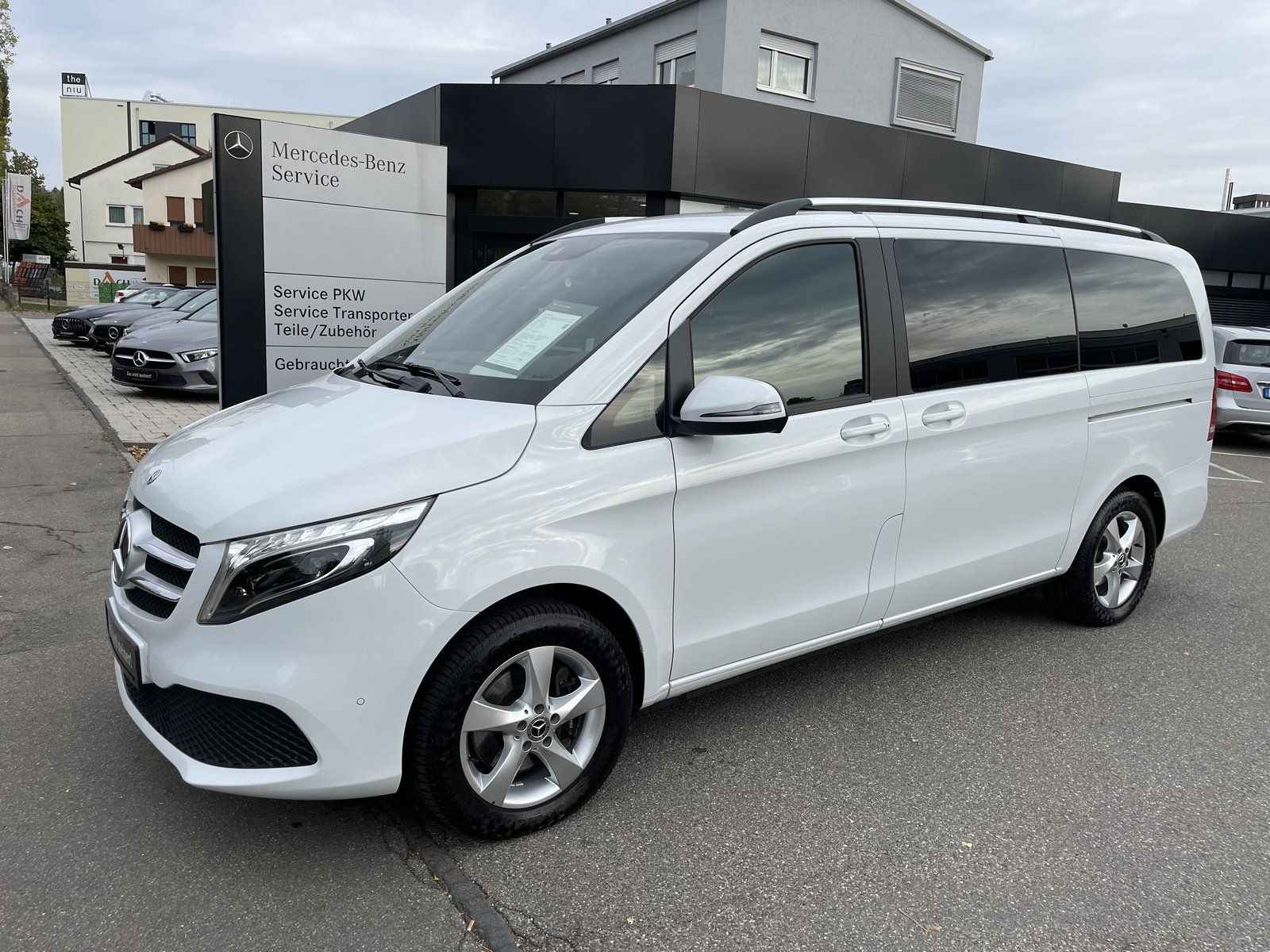 Mercedes-Benz V 220 d 4MATIC ED - Samsaru's Car Outlet