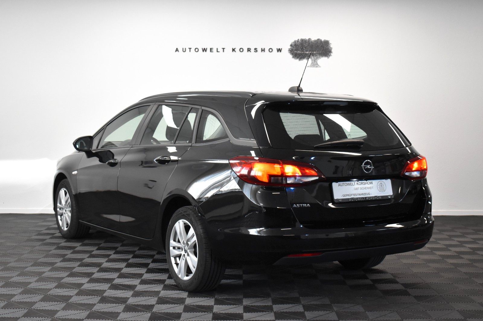 Opel Astra K Sports Tourer - Samsaru's Car Outlet