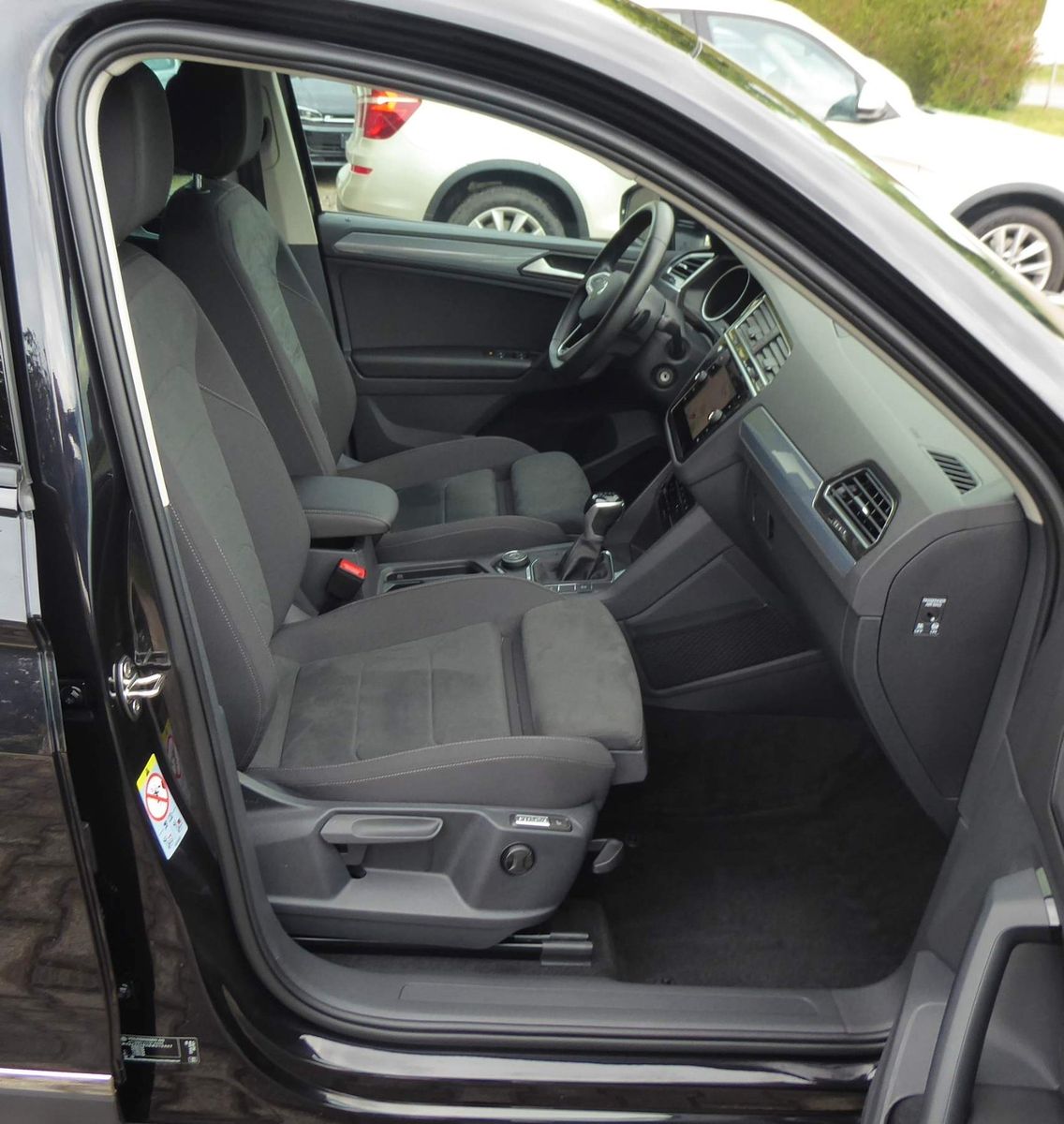 Volkswagen Tiguan Life 4Motion 2.0 TDI - Samsaru's Car Outlet