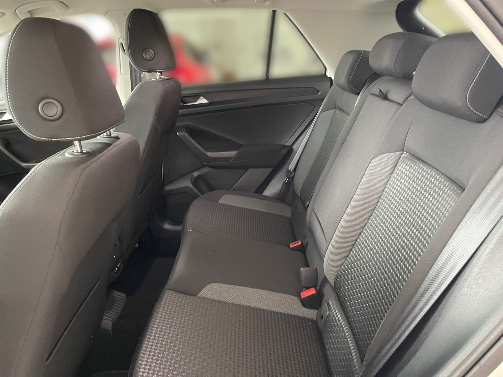 Volkswagen T-Roc 1.5 TSI Active - Samsaru's Car Outlet