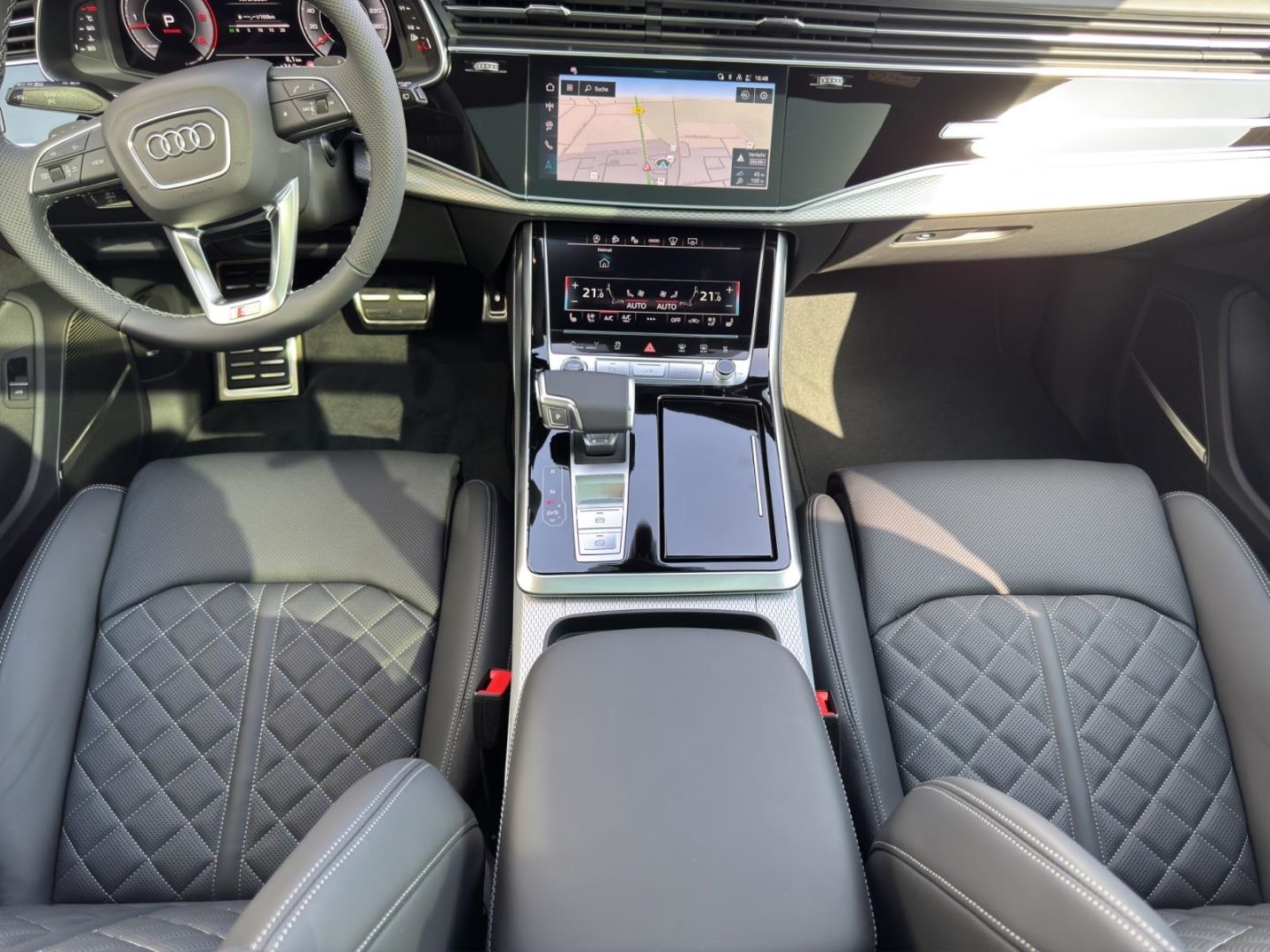 Audi Q7 50 TDI quattro S-line /7-Sitzer/HuD/Pano/AHK