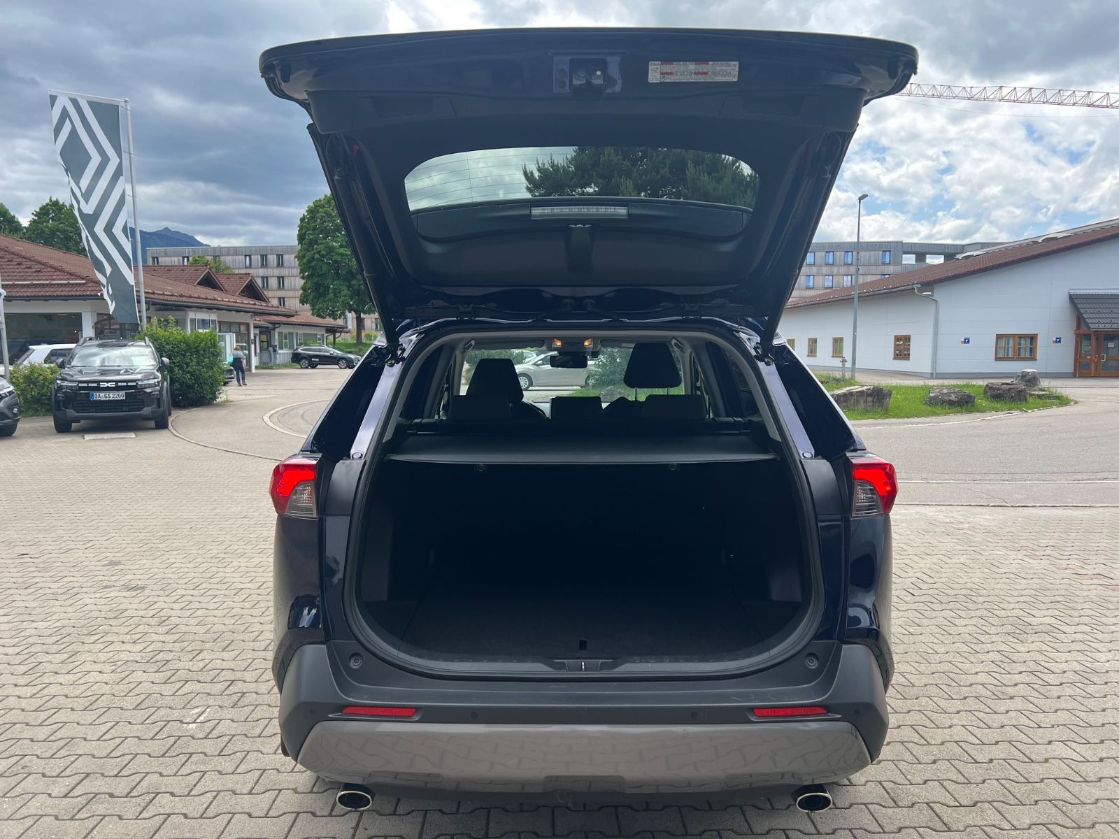 Toyota RAV 4 Hybrid 4WD - Samsaru's Car Outlet