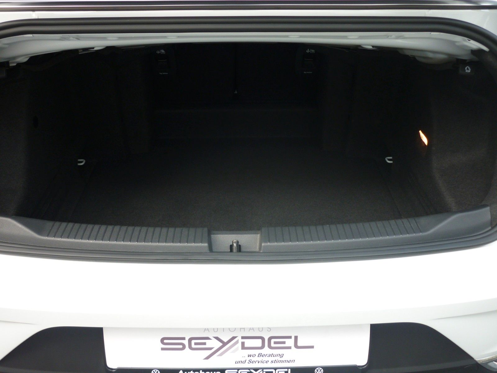 Volkswagen T-Roc Style - Samsaru's Car Outlet