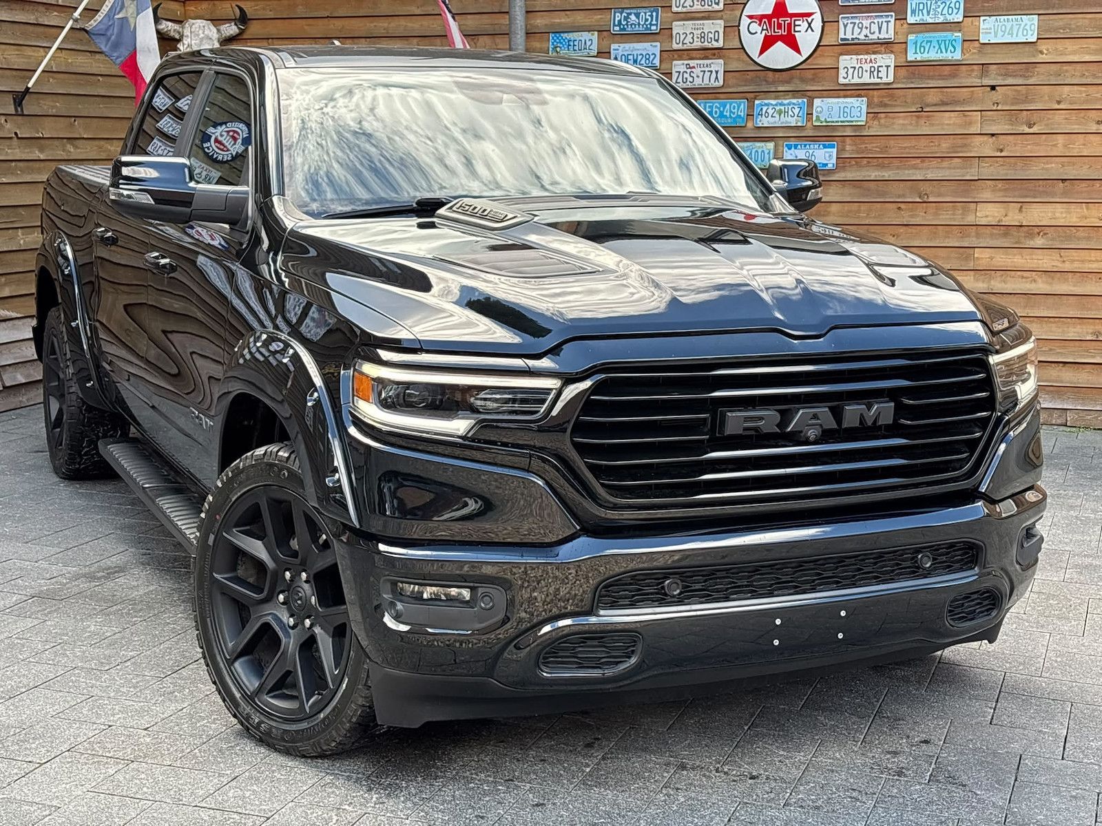 Dodge RAM 1500 Laramie Night Rambox 360° Alpine LPG