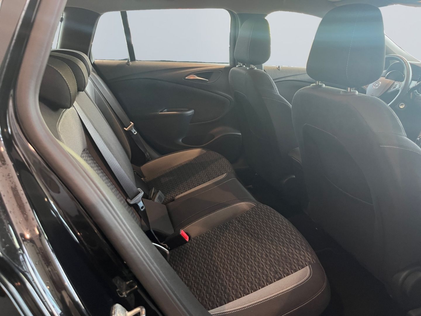 Opel Astra 1.2 Turbo ST Edition - Samsaru's Car Outlet