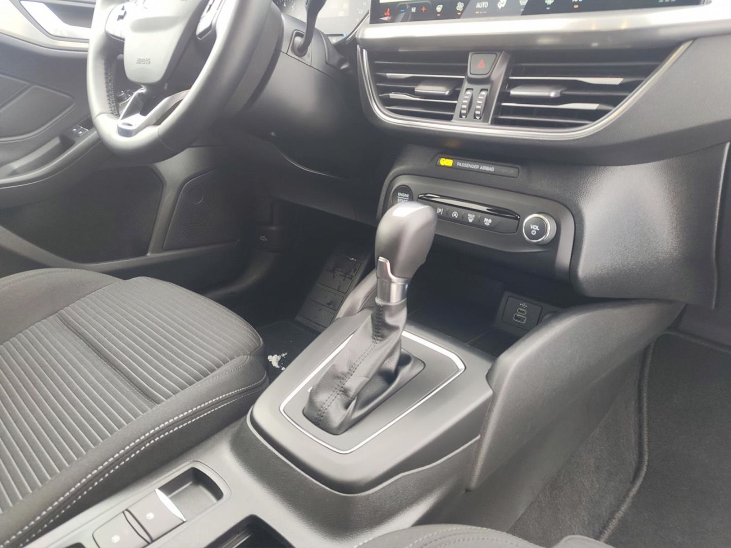 Ford Focus Turnier Titanium Automatik Navi LED ACC Ci