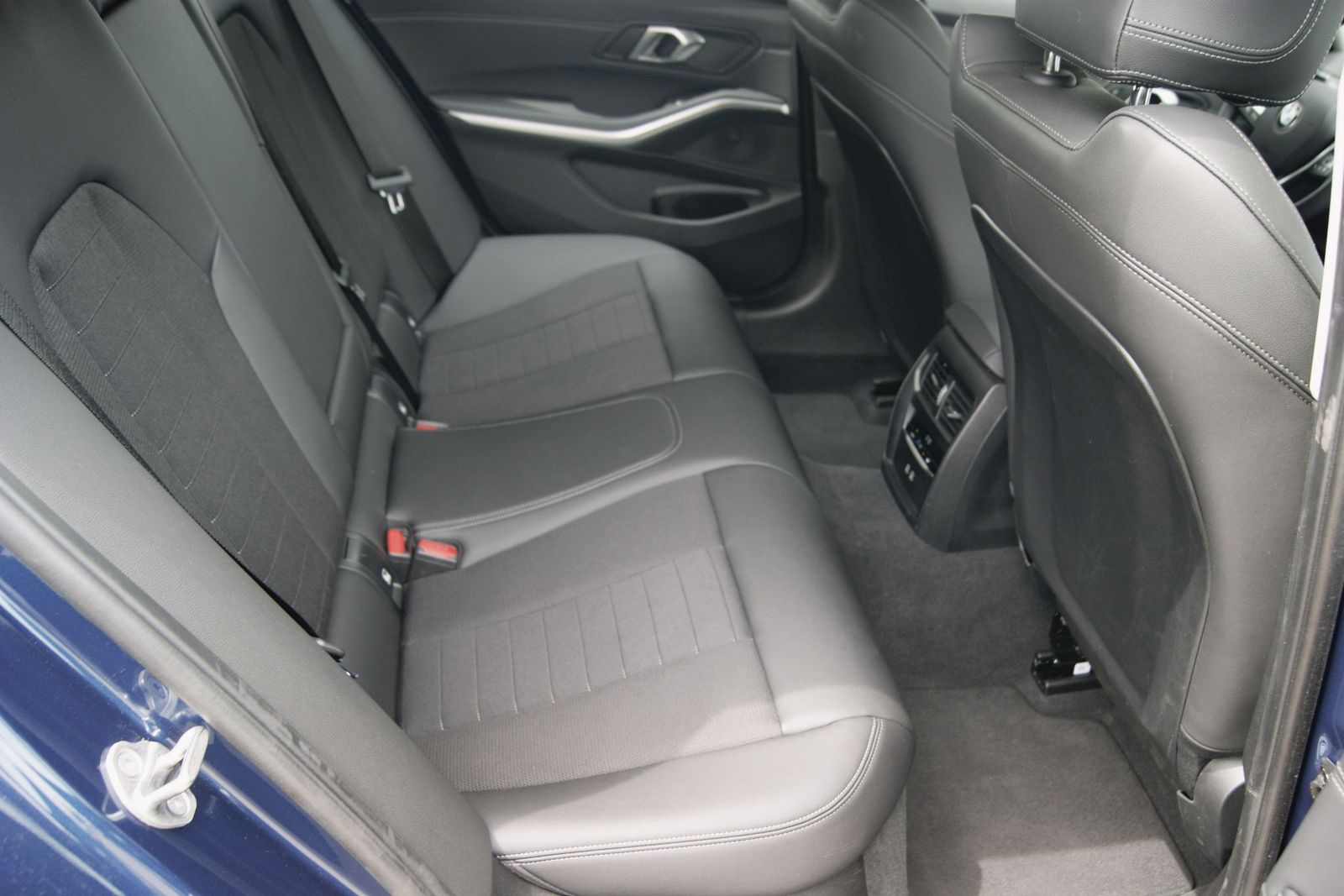 BMW 320i TOUR SPORT - Samsaru's Car Outlet