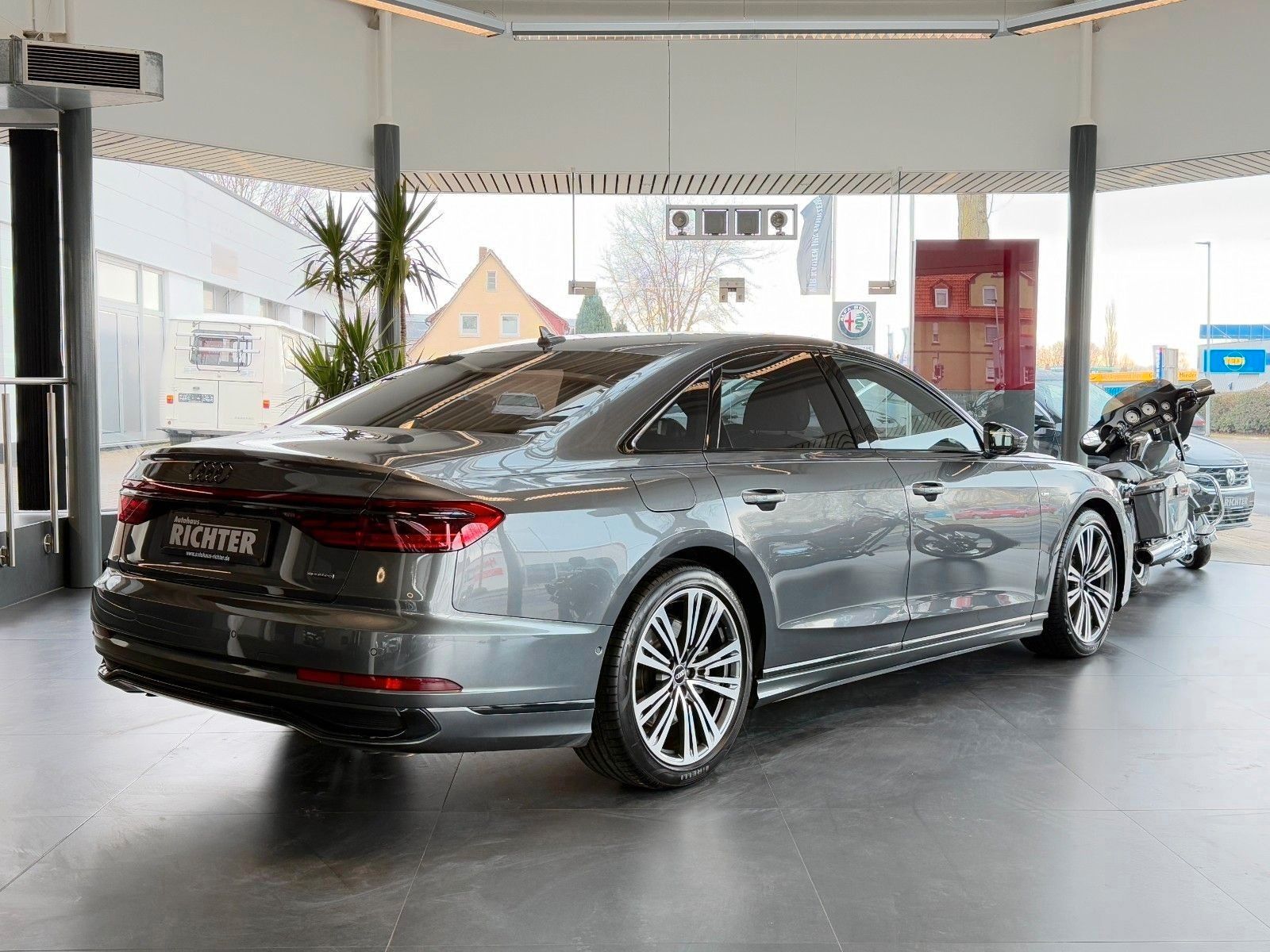 Audi A8 55 TFSI quattro S-Line - Samsaru's Car Outlet