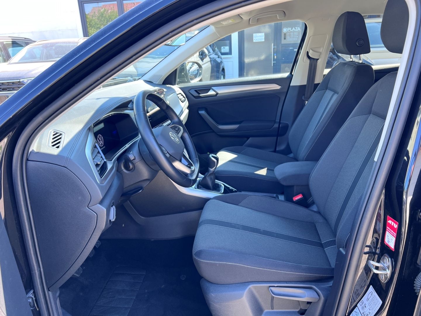 Volkswagen T-Roc 1.0TSI Life - Samsaru's Car Outlet
