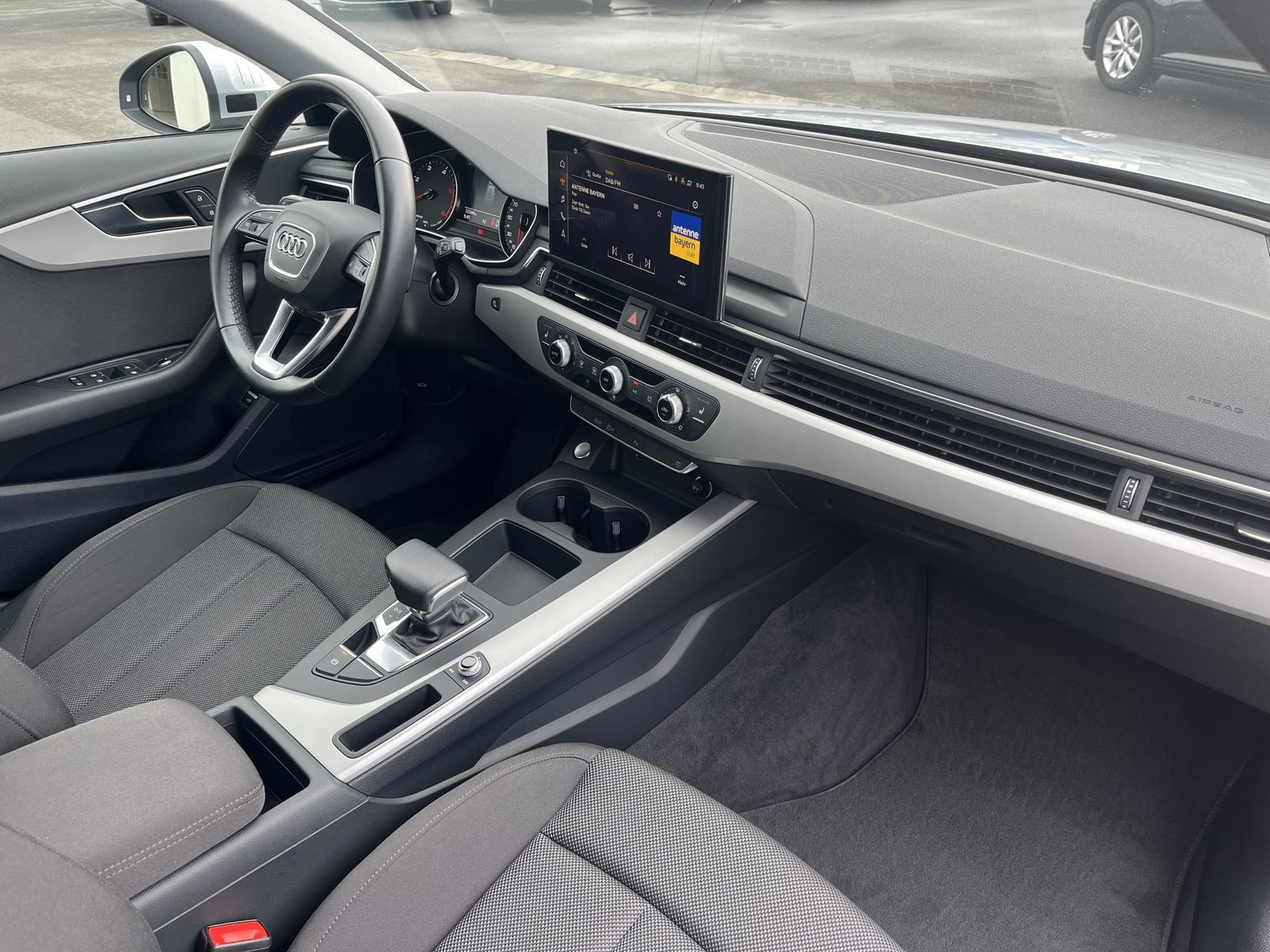 Audi A4 Avant 35 2.0 TDI S tronic advanced - Samsaru's Car Outlet