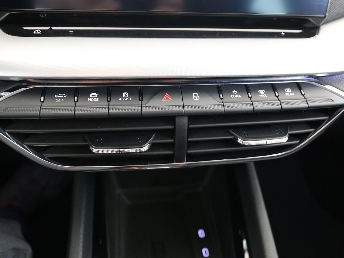 Skoda Octavia Combi Style iV - Samsaru's Car Outlet