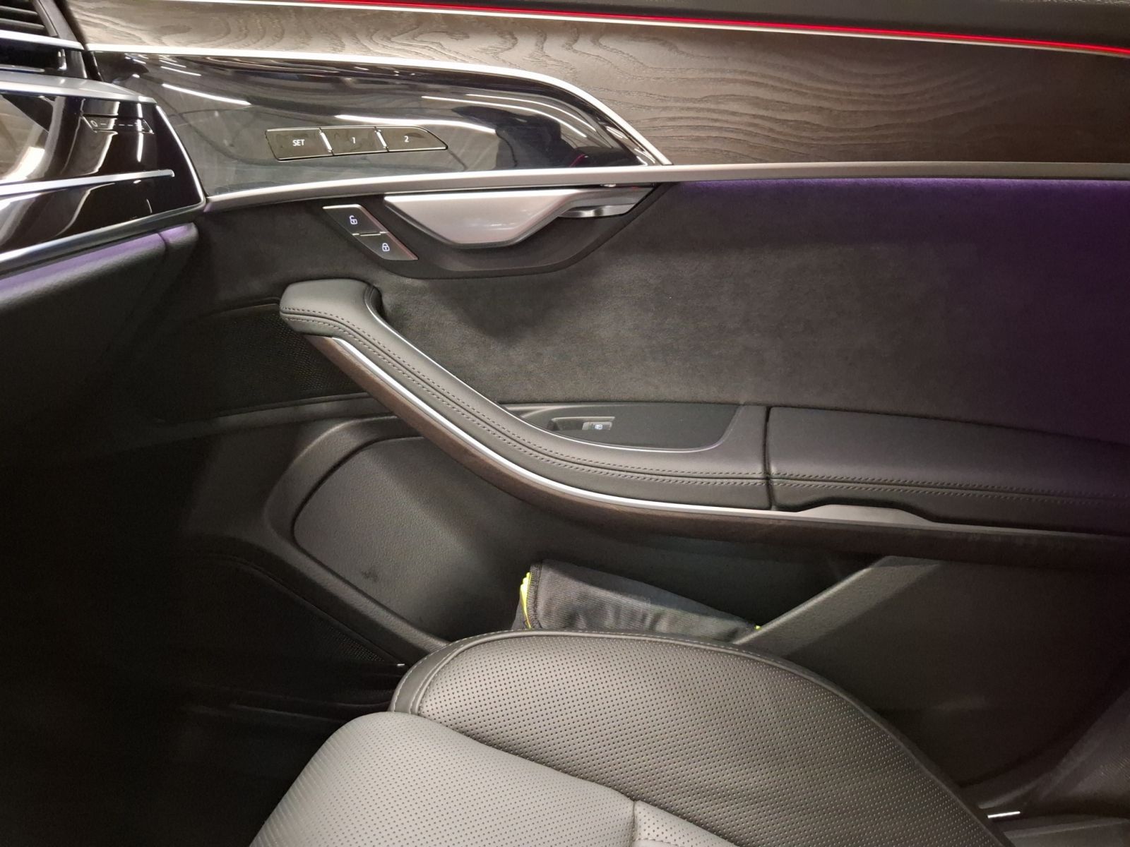 Audi A8 L TFSI e quattro - Samsaru's Car Outlet