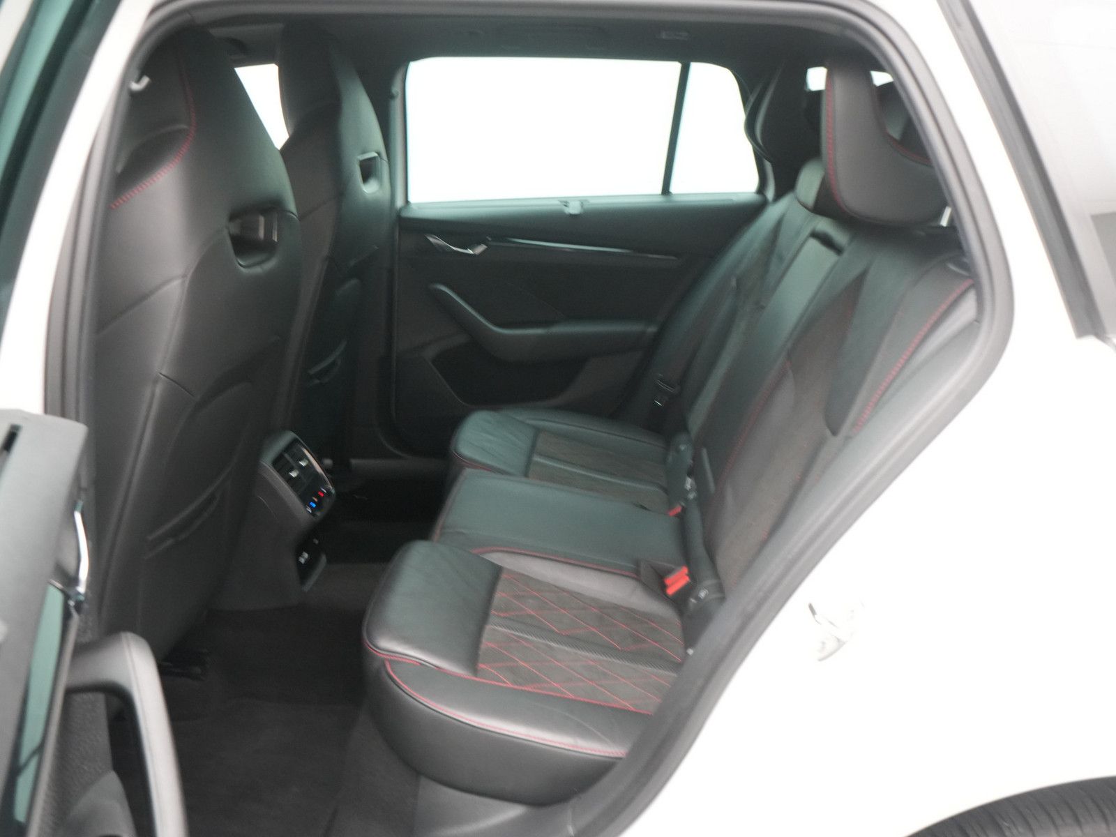 Skoda Octavia Combi RS iV DSG ACC NAVI SHZ PANO