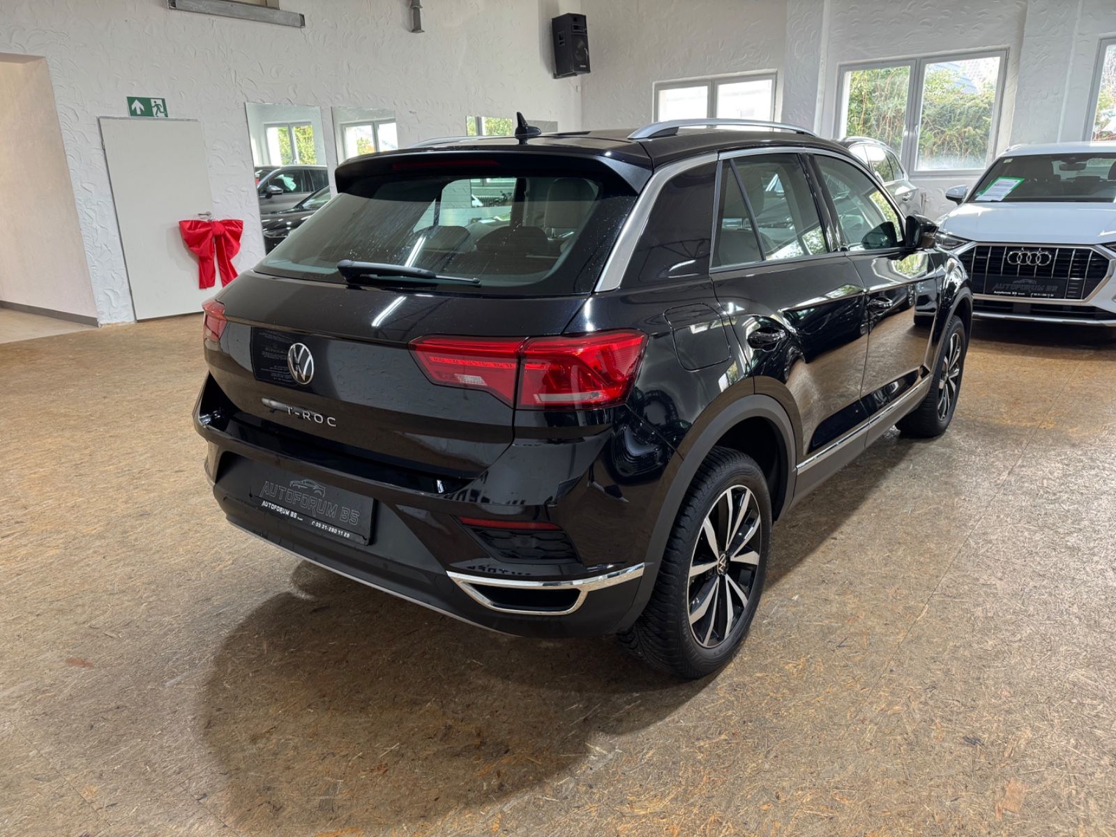 Volkswagen T-Roc Style 1.5 TSI - Samsaru's Car Outlet