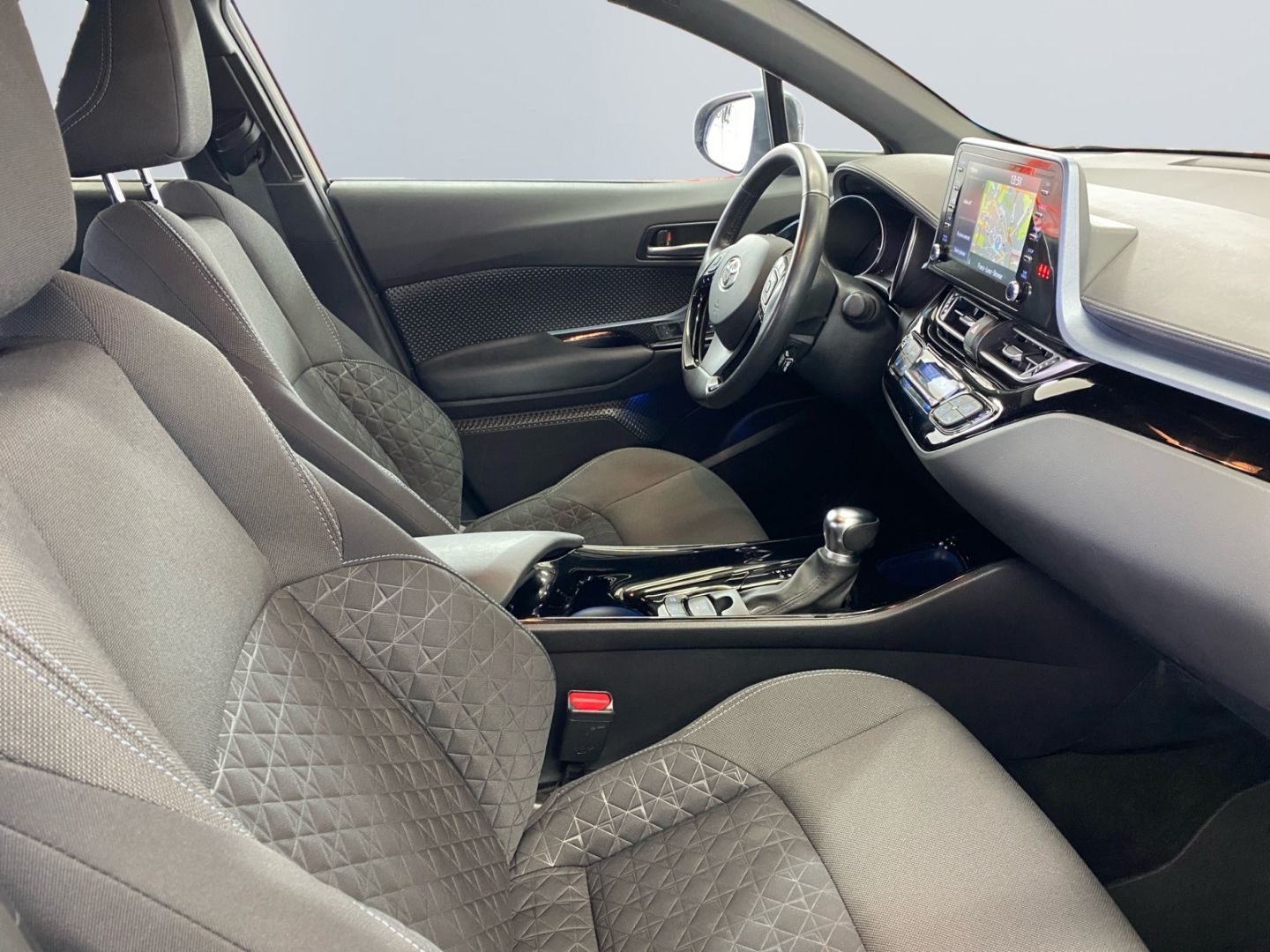 Toyota C-HR 2.0 Hybrid - Samsaru's Car Outlet