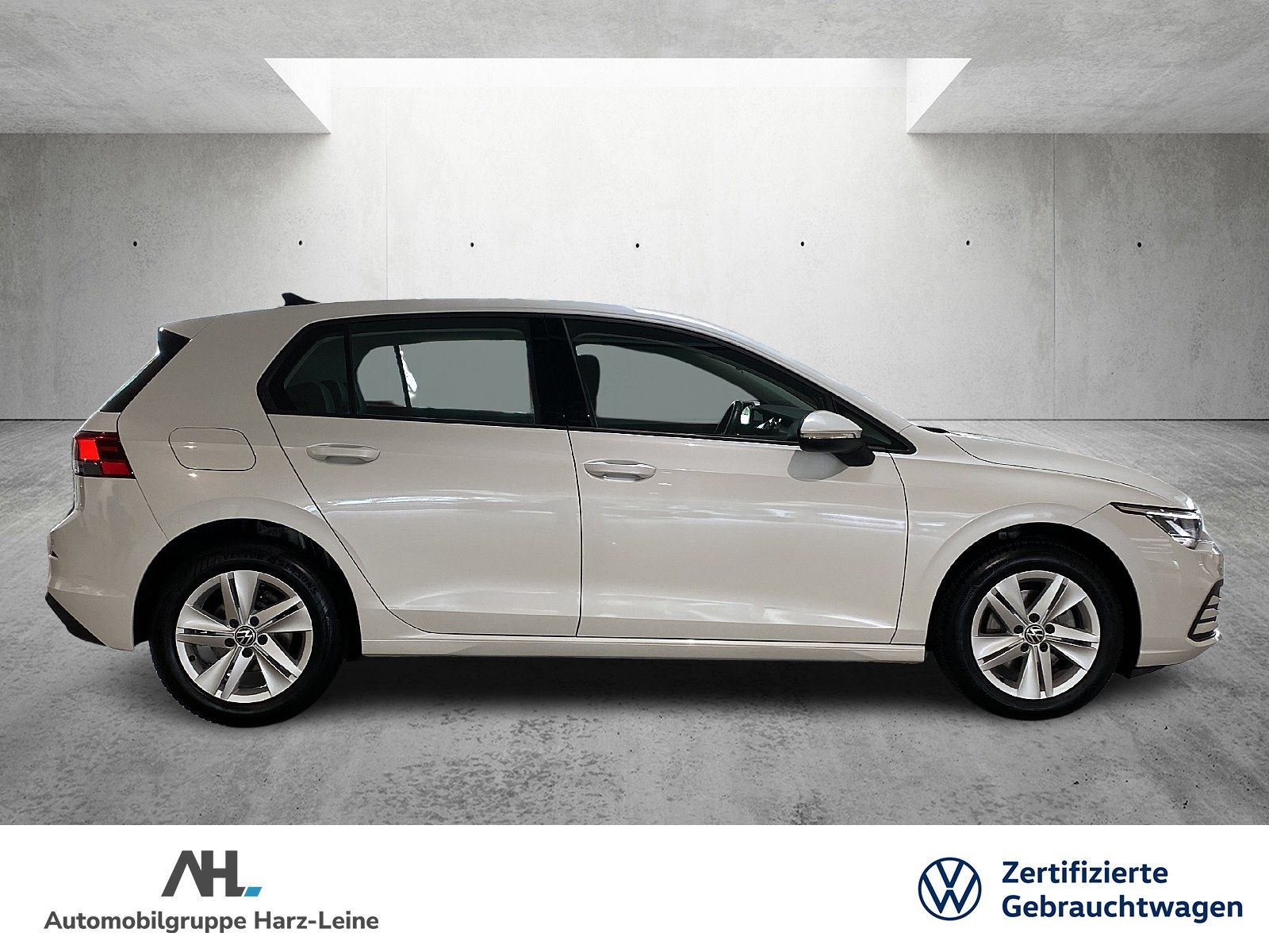 Volkswagen Golf VIII 1.5 TSI Life - Samsaru's Car Outlet