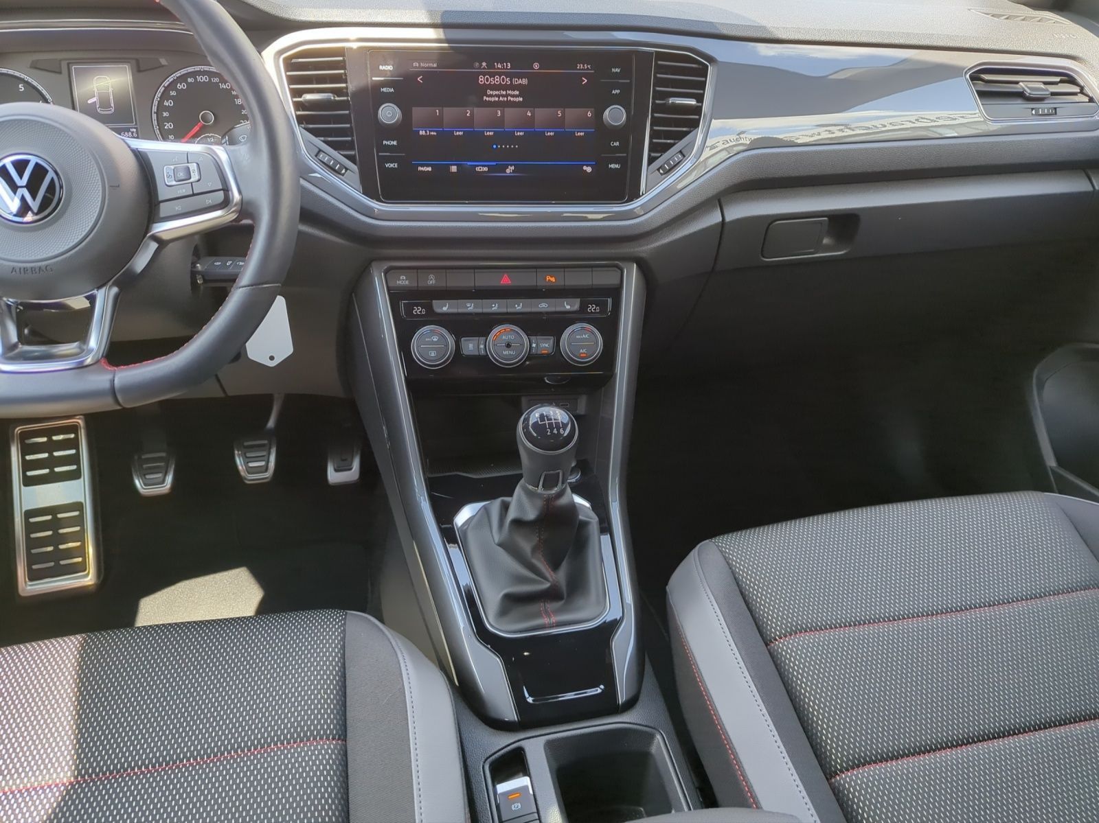 Volkswagen T-Roc 1.5 TSI Sport - Samsaru's Car Outlet