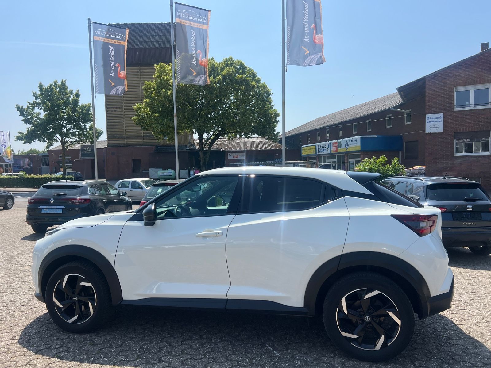 Nissan Juke N-Connecta - Samsaru's Car Outlet