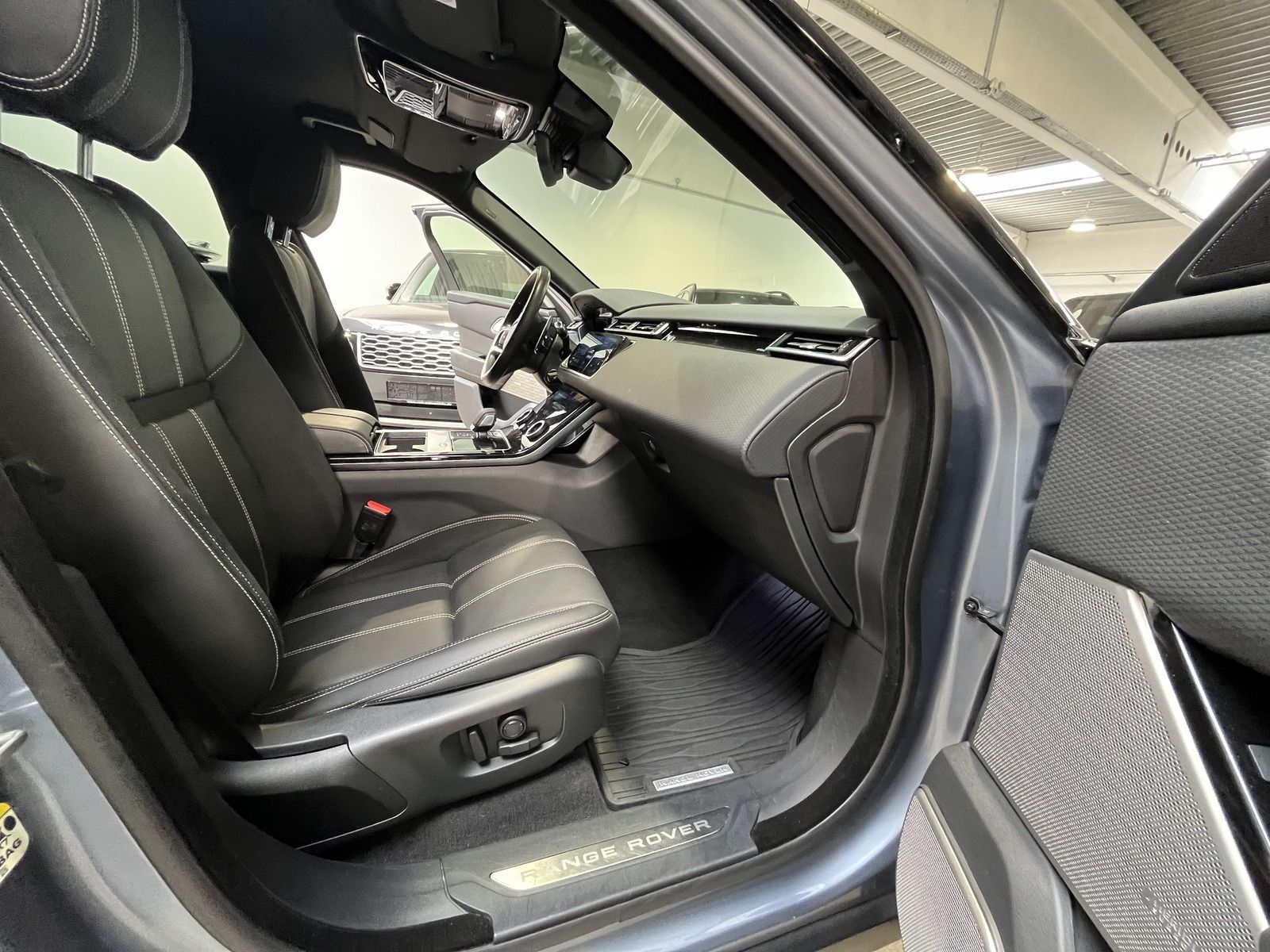 Range Rover Velar - Samsaru's Car Outlet