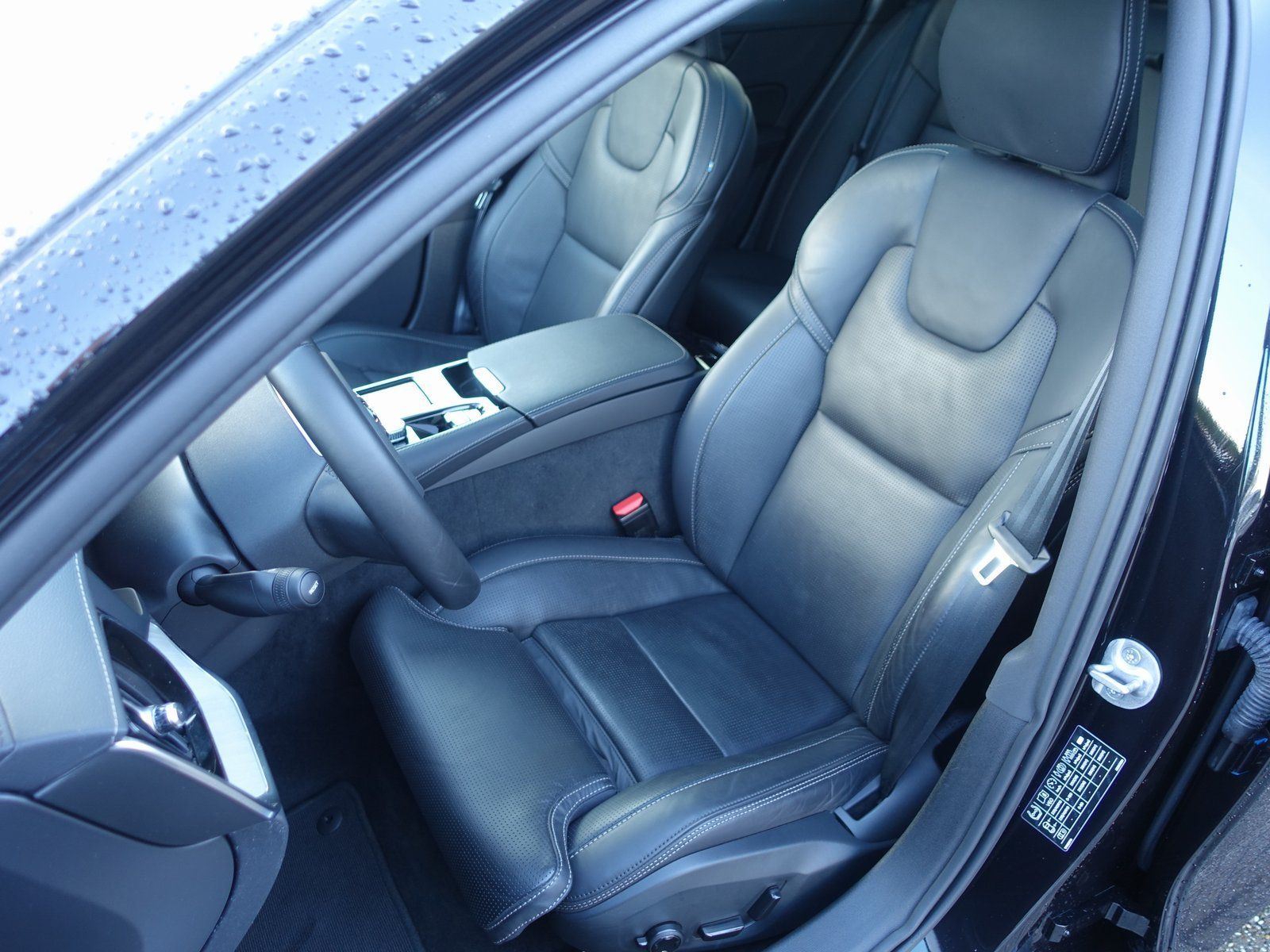 Volvo V60 Ultra Dark T8 AWD Plug-in Hybrid/360/B&W/AHK