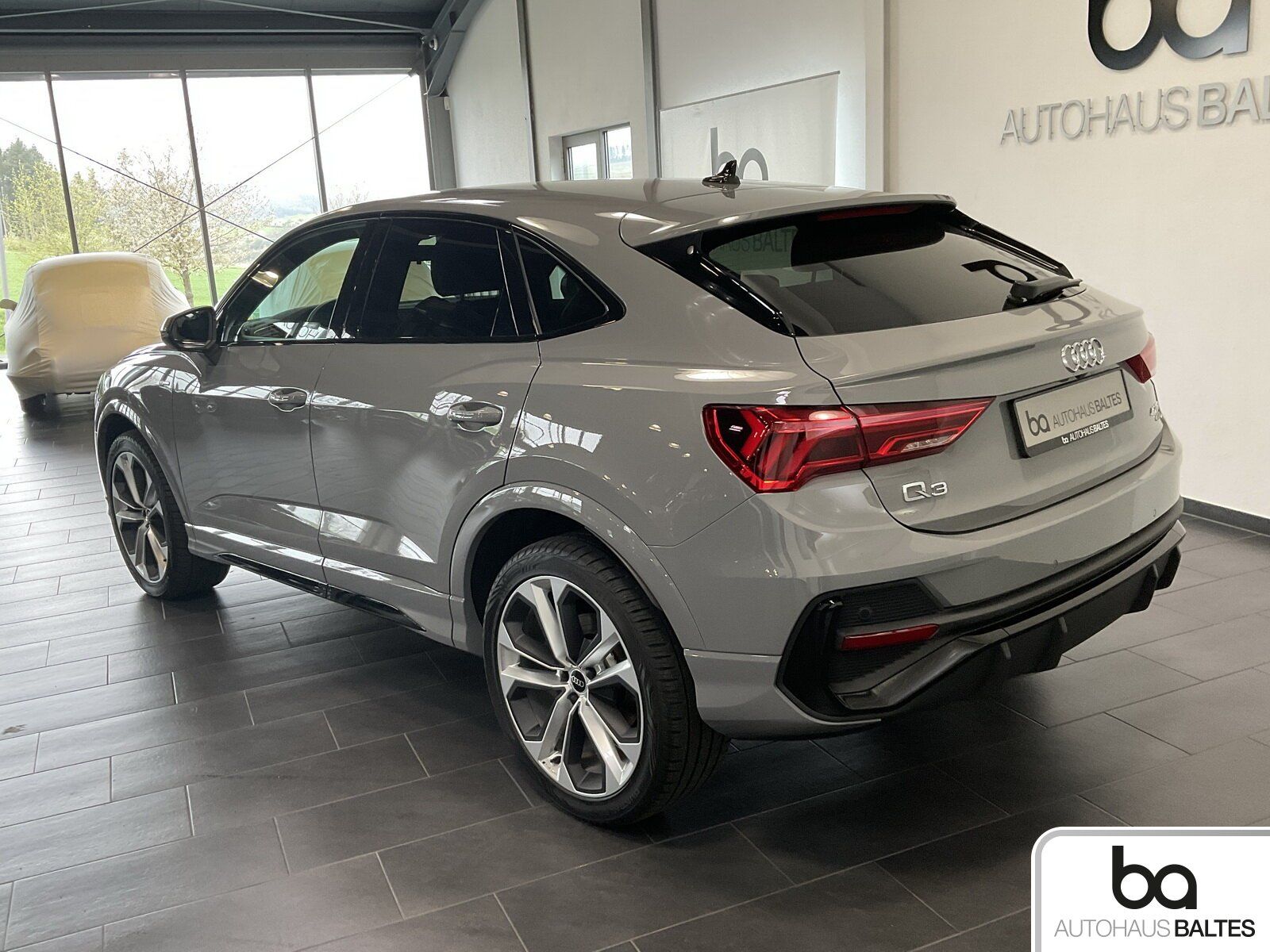 Audi Q3 Sportback 40 TDI quattro S line - Samsaru's Car Outlet