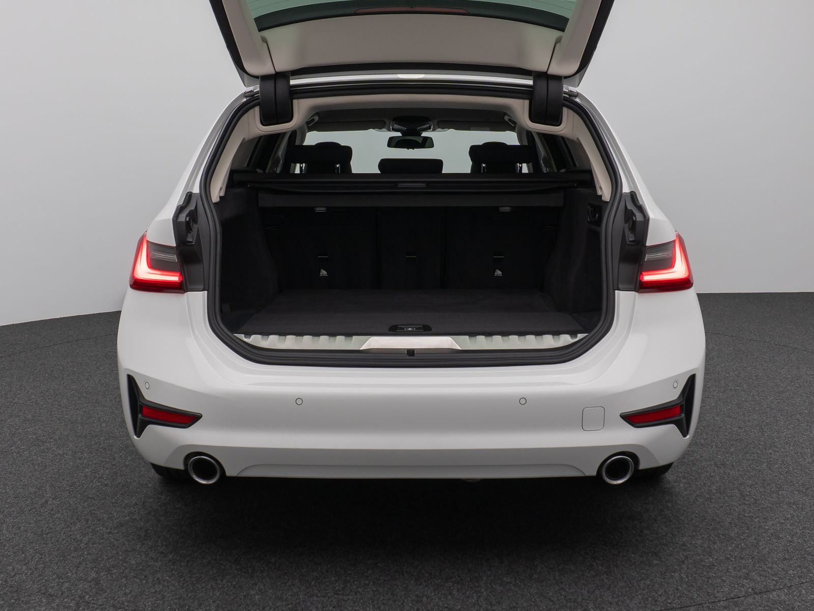 BMW 330e - Samsaru's Car Outlet