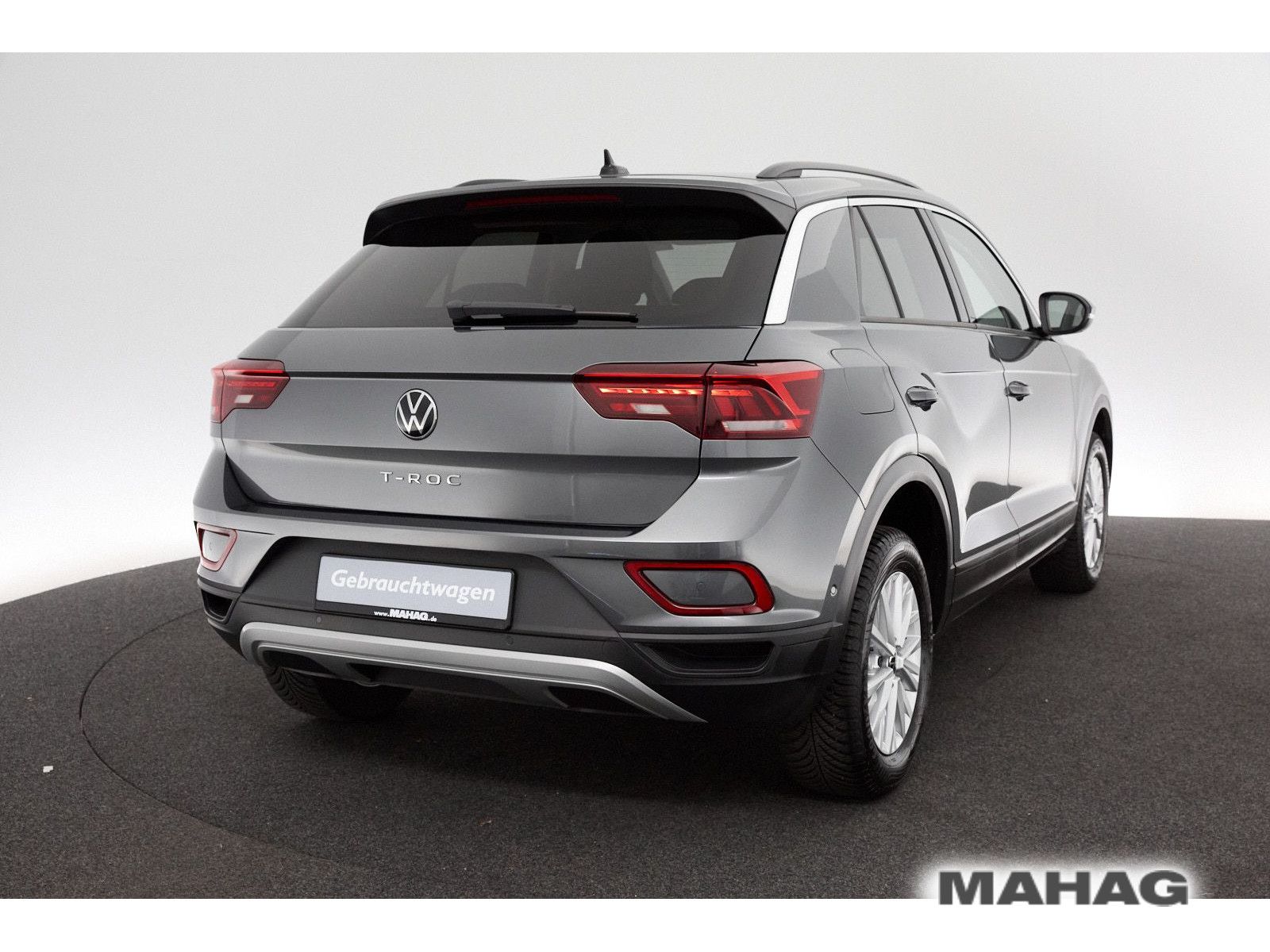 Volkswagen T-ROC 1.5 TSI LIFE - Samsaru's Car Outlet