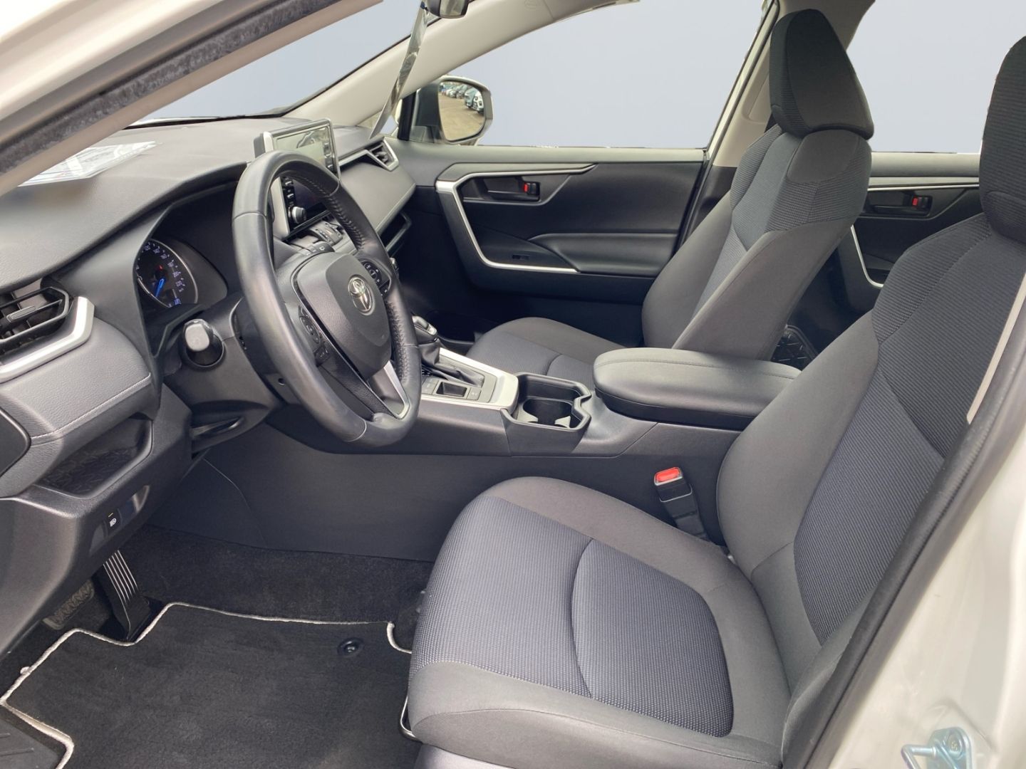 Toyota RAV 4 2.5 Hybrid 4x2 - Samsaru's Car Outlet