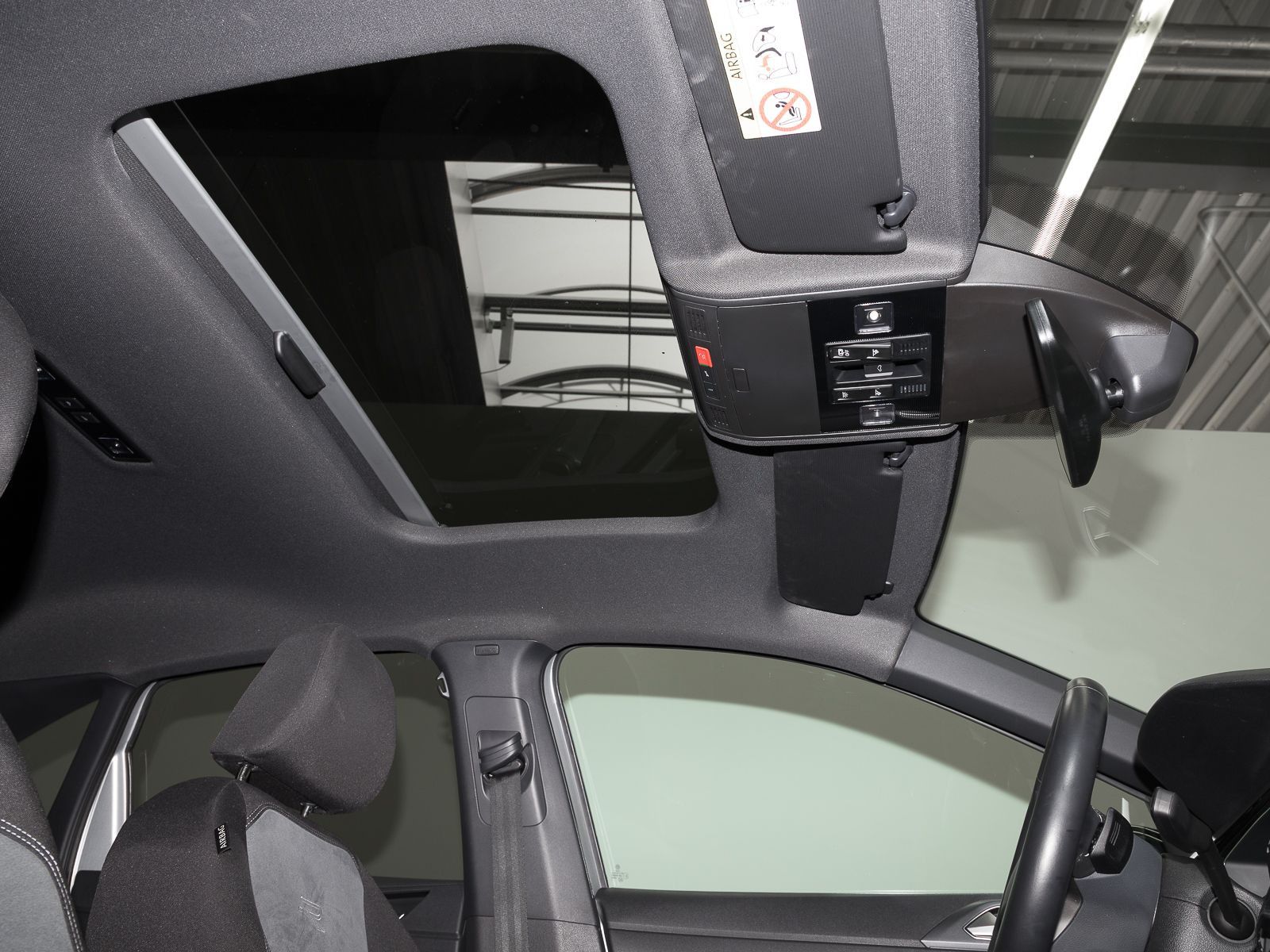 Volkswagen Taigo 1.0 TSI DSG R-LINE BLACK - Samsaru's Car Outlet
