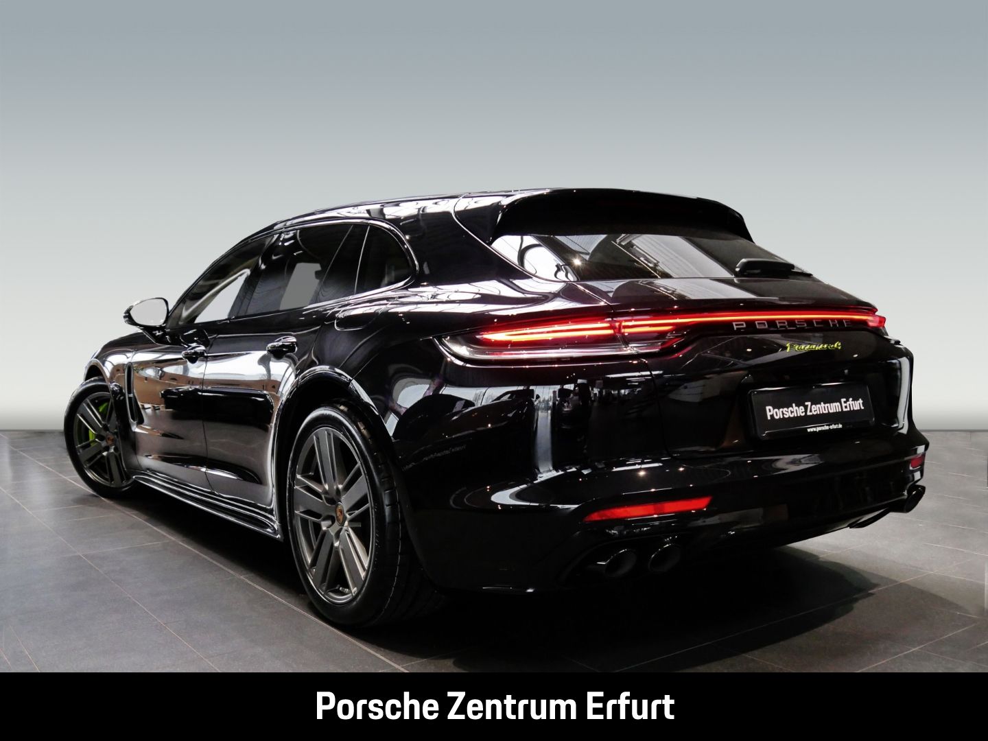 Porsche Panamera 4 E-Hybrid ST Platinum Edition
