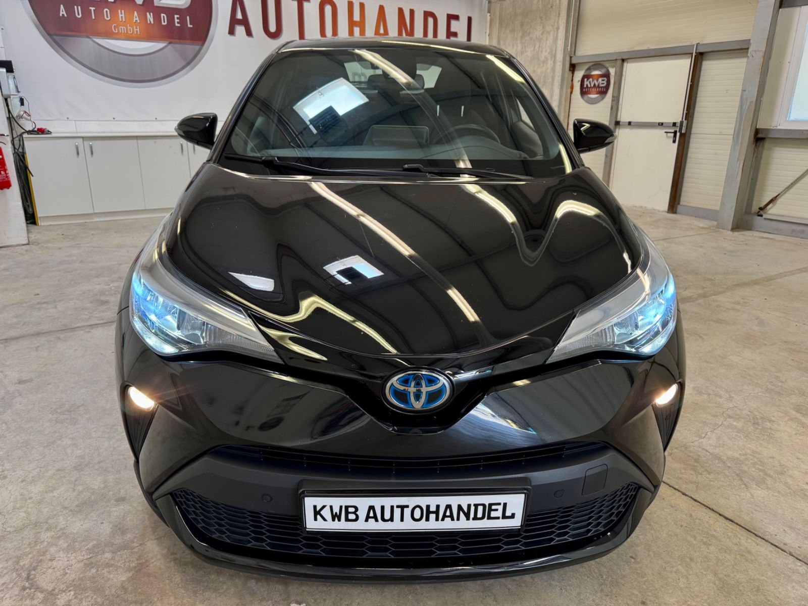 Toyota C-HR 2.0 Hybrid Business Edition - Samsaru's Car Outlet