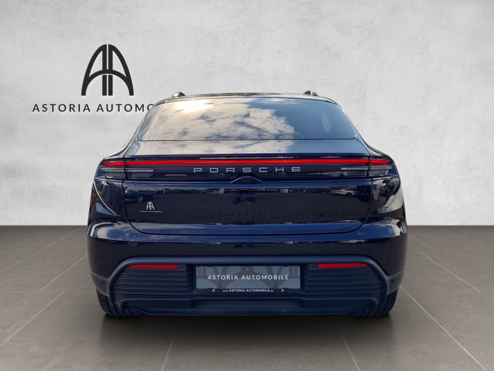 Porsche Macan 4 - Samsaru's Car Outlet
