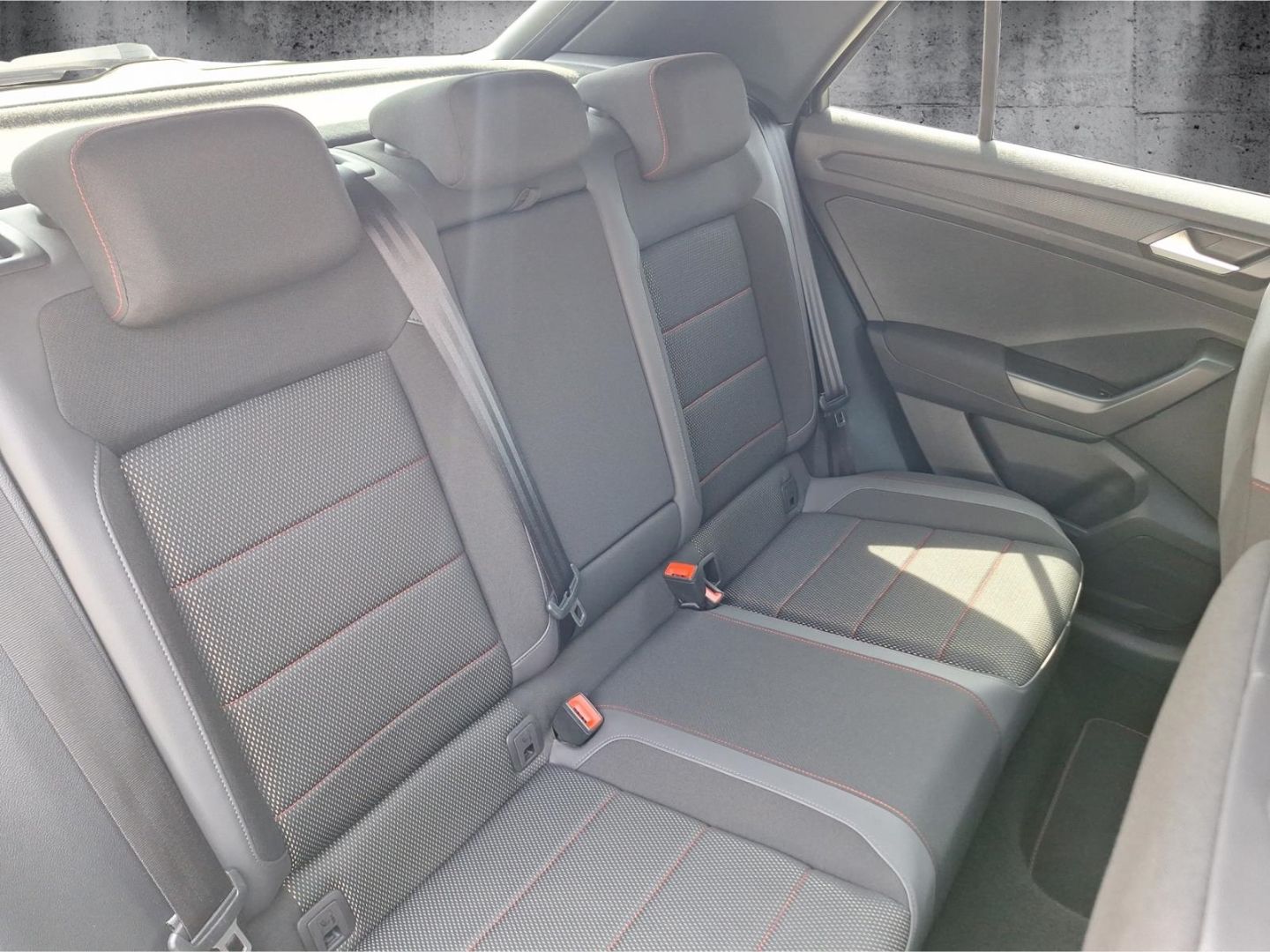 Volkswagen T-Roc 1.5 TSI EU6d Sport - Samsaru's Car Outlet