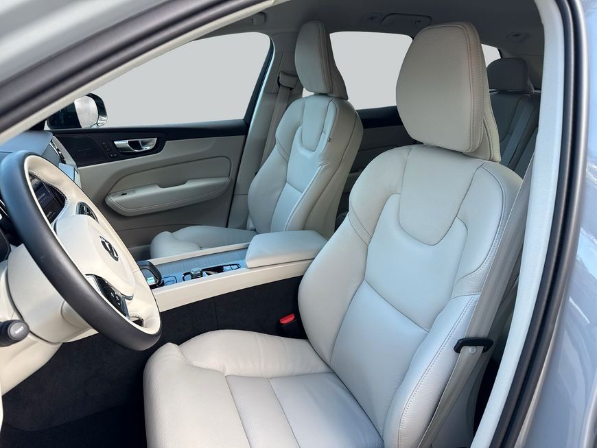 Volvo XC60 B5 B AWD Plus Dark