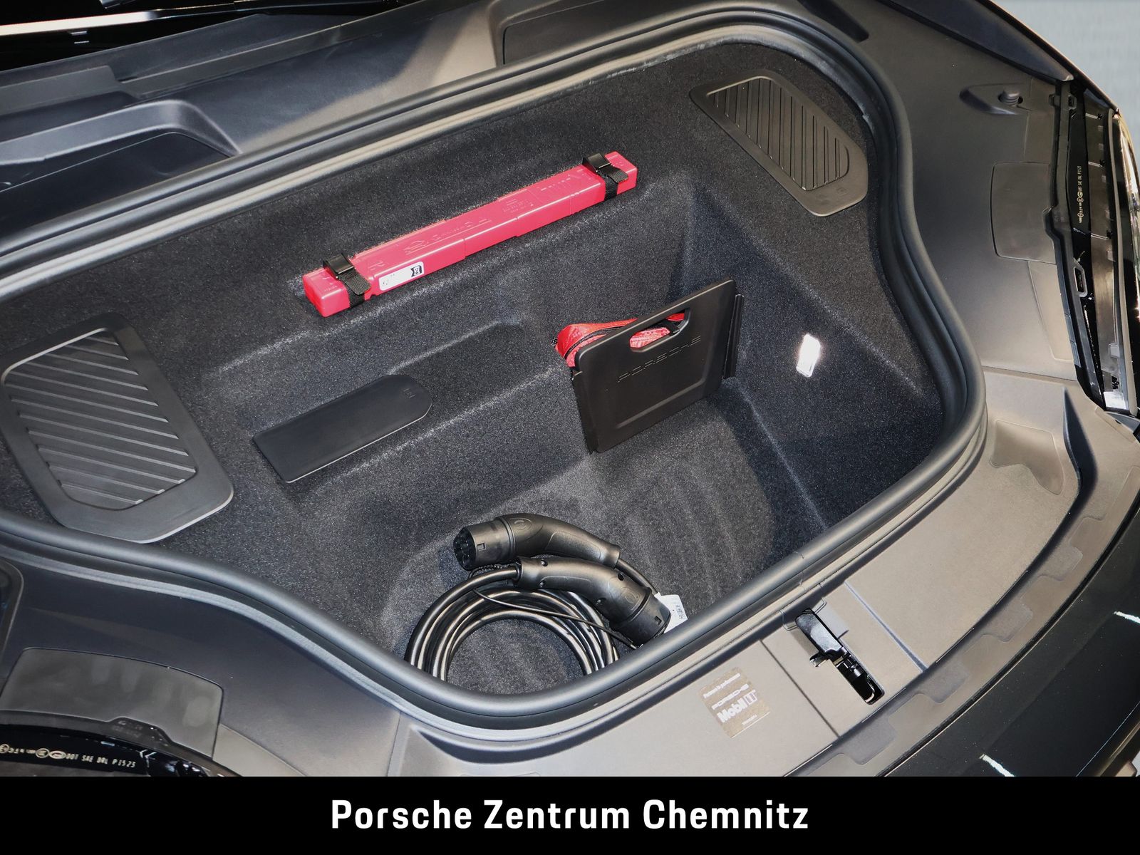 Porsche Macan 4S Electric Luft;AHZV;Pano;BOSE;Matrix-LED