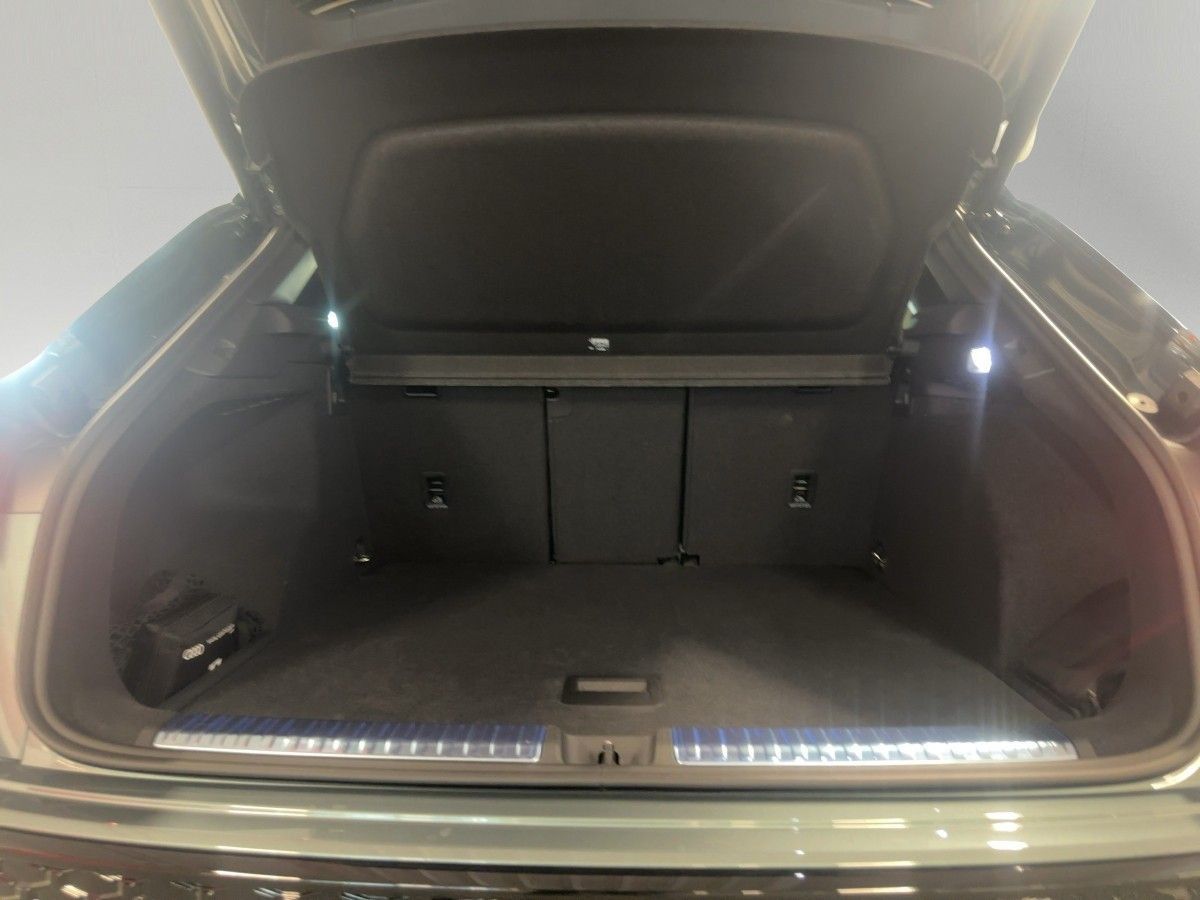 Audi Q3 TFSI S tronic 2xS LINE/TECH-PRO/LM20/AHK
