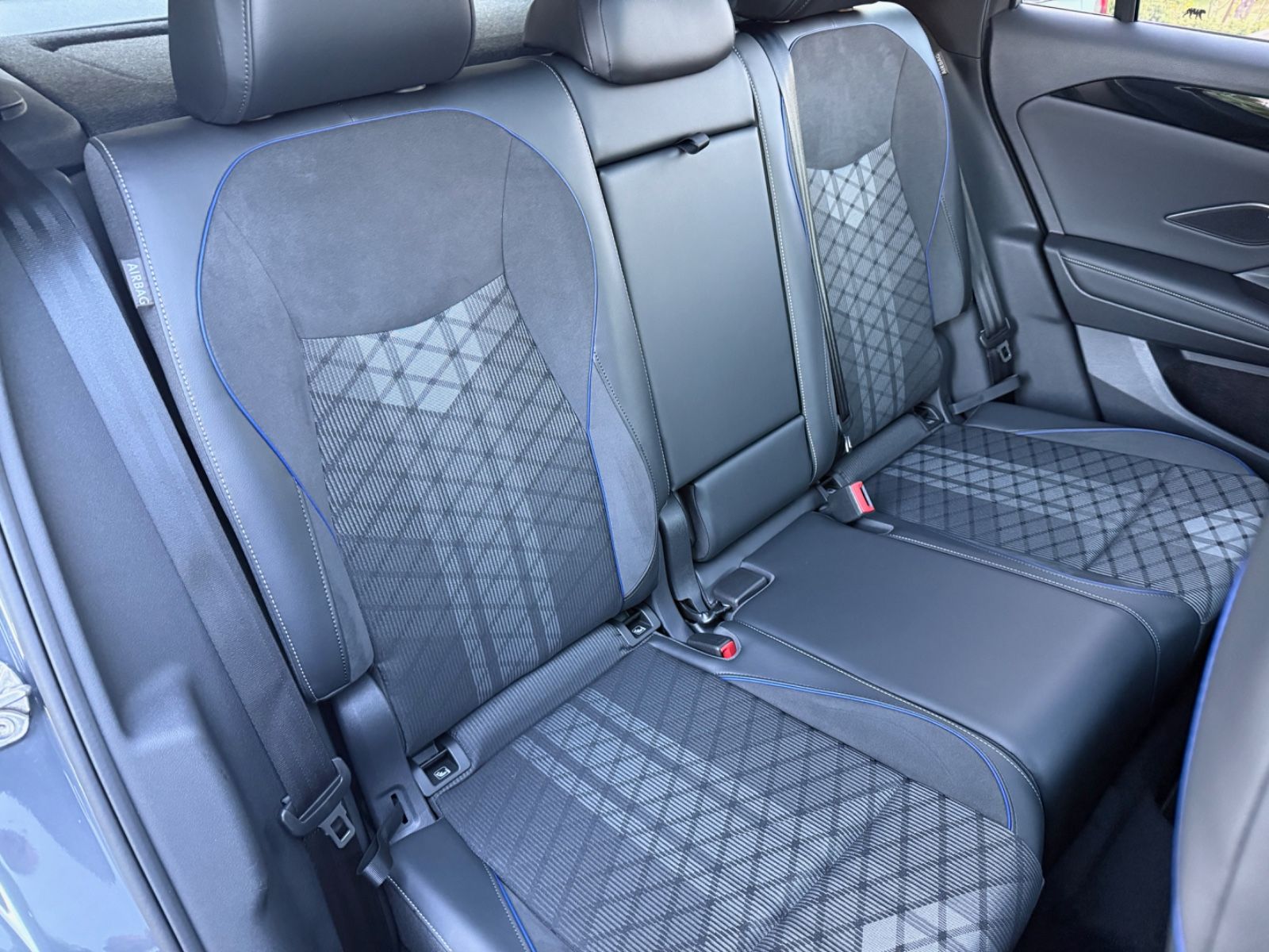 Volkswagen Tiguan 2.0 TSI DSG 4M R-Line»PANO»AHK»HuD»HK»20"